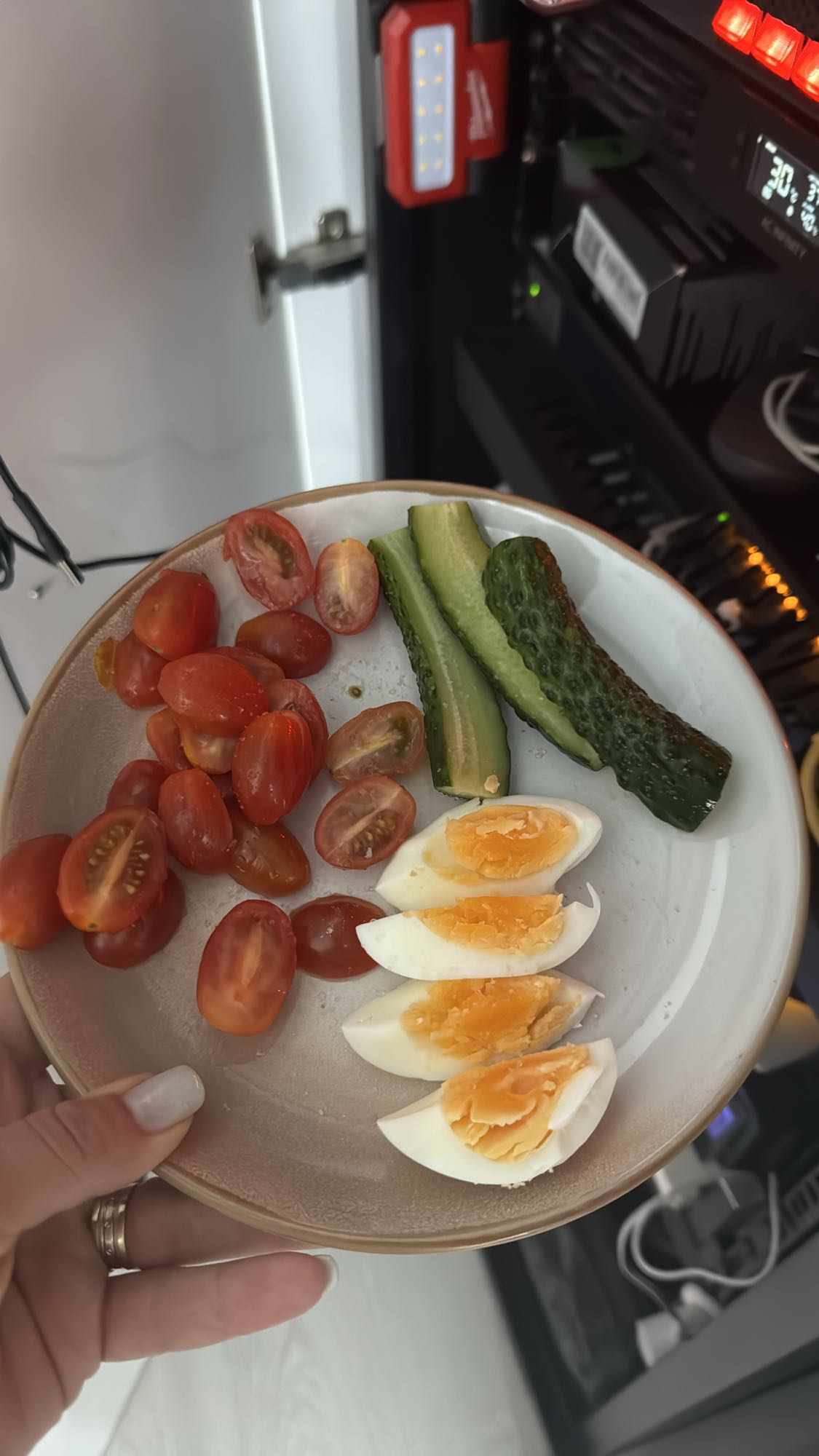 Ou fiert, roșii, castraveți