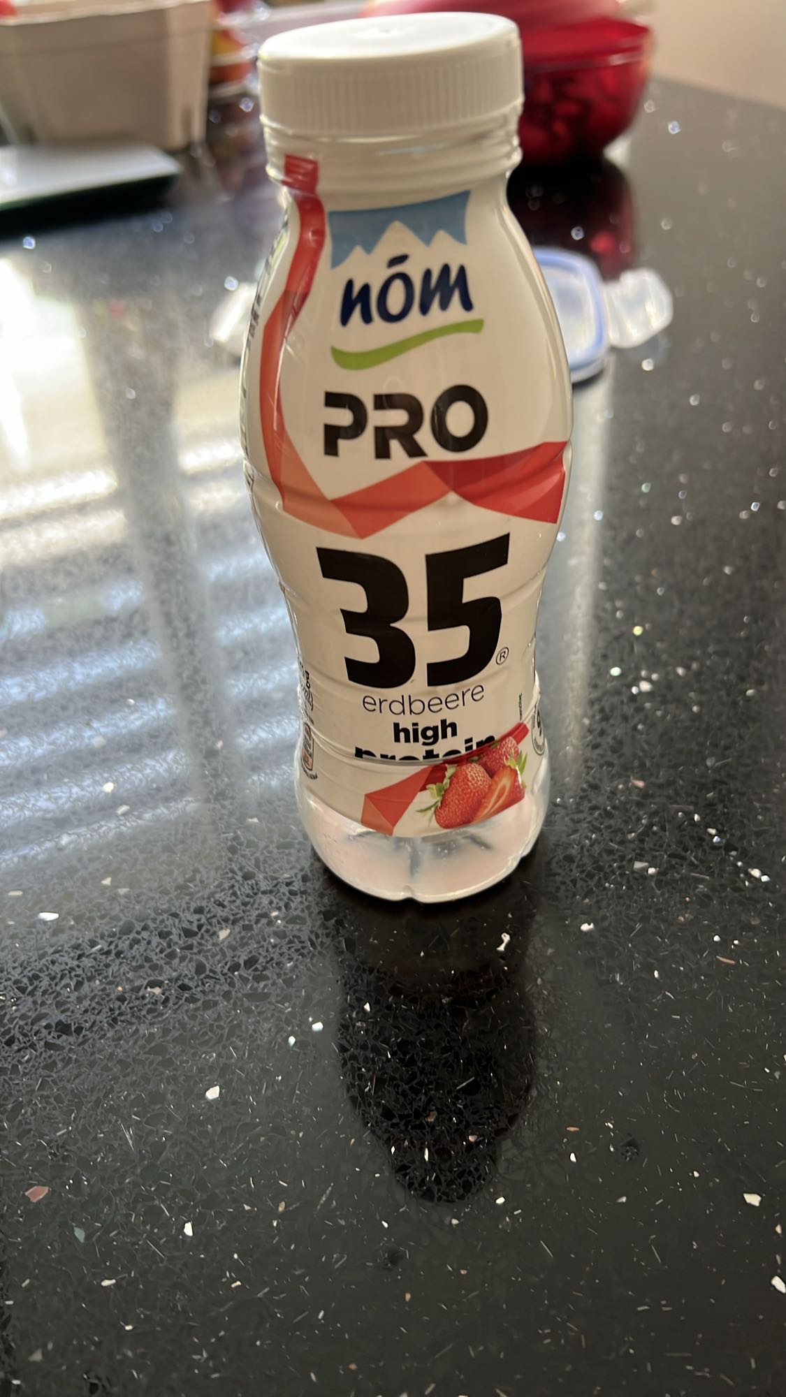 jogurt proteinowy truskawkowy