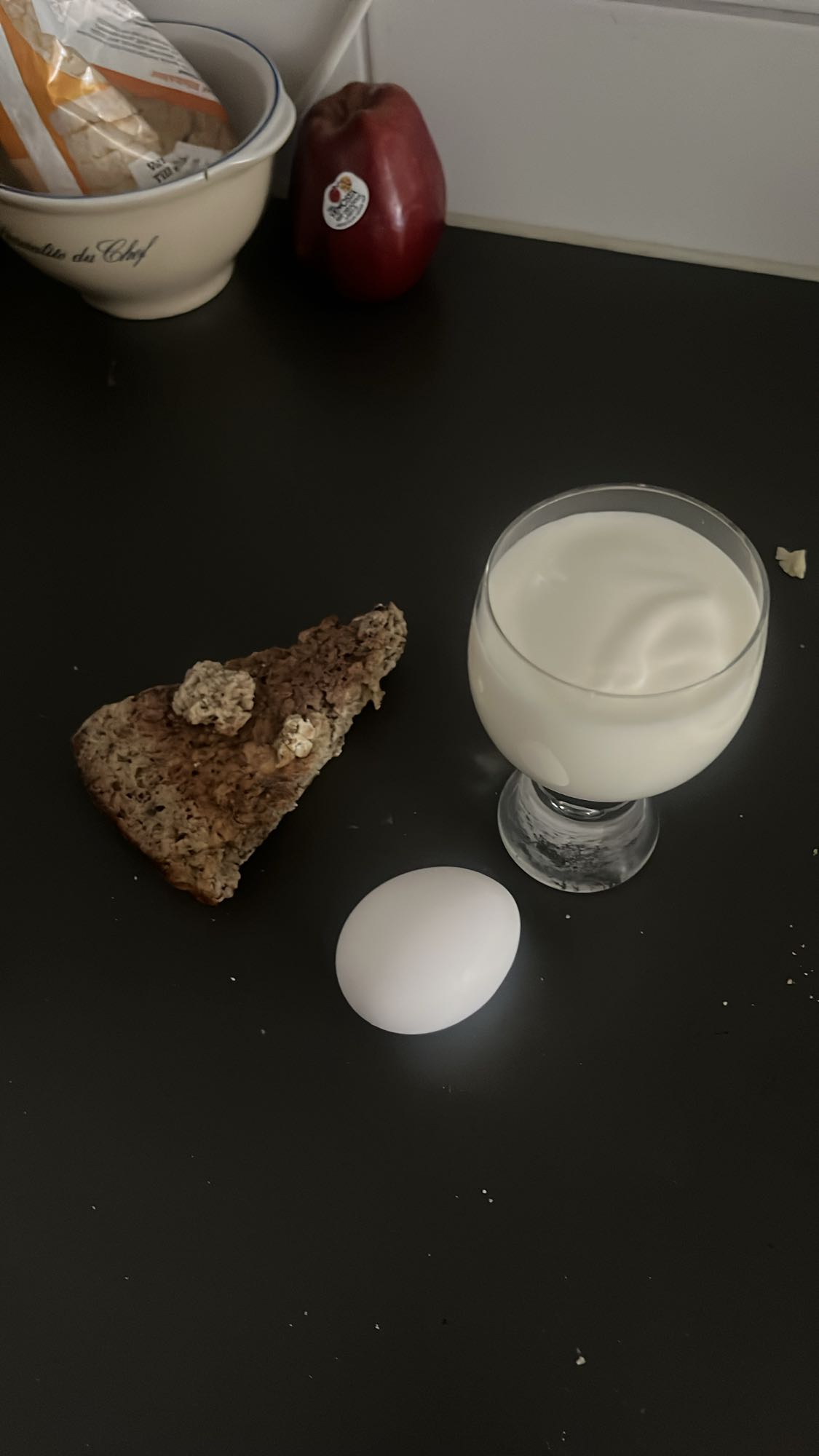 Frukost med ägg och mjölk