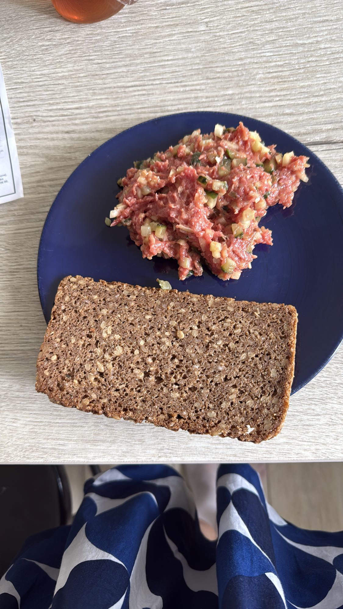 Tatar z chlebem żytnim