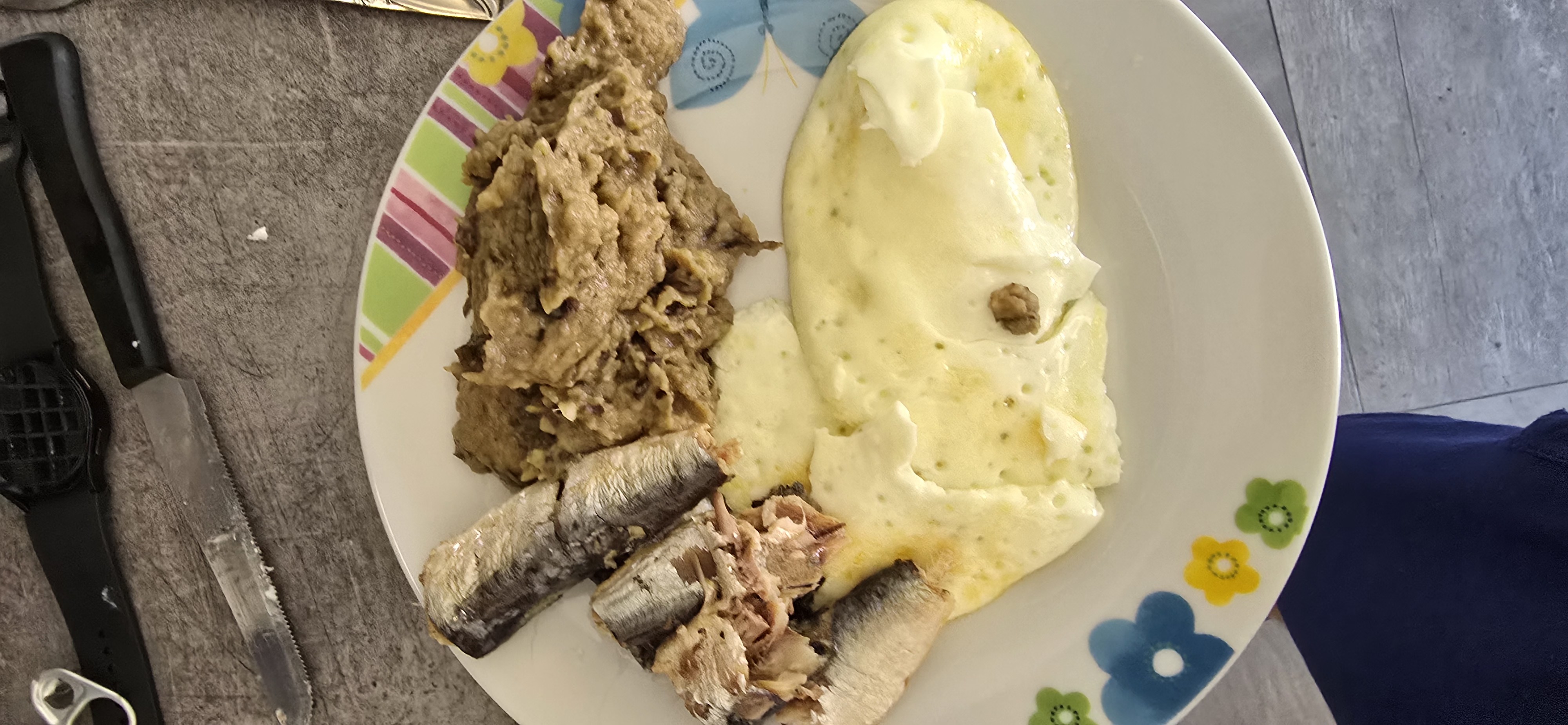 Eggs with sardines mash