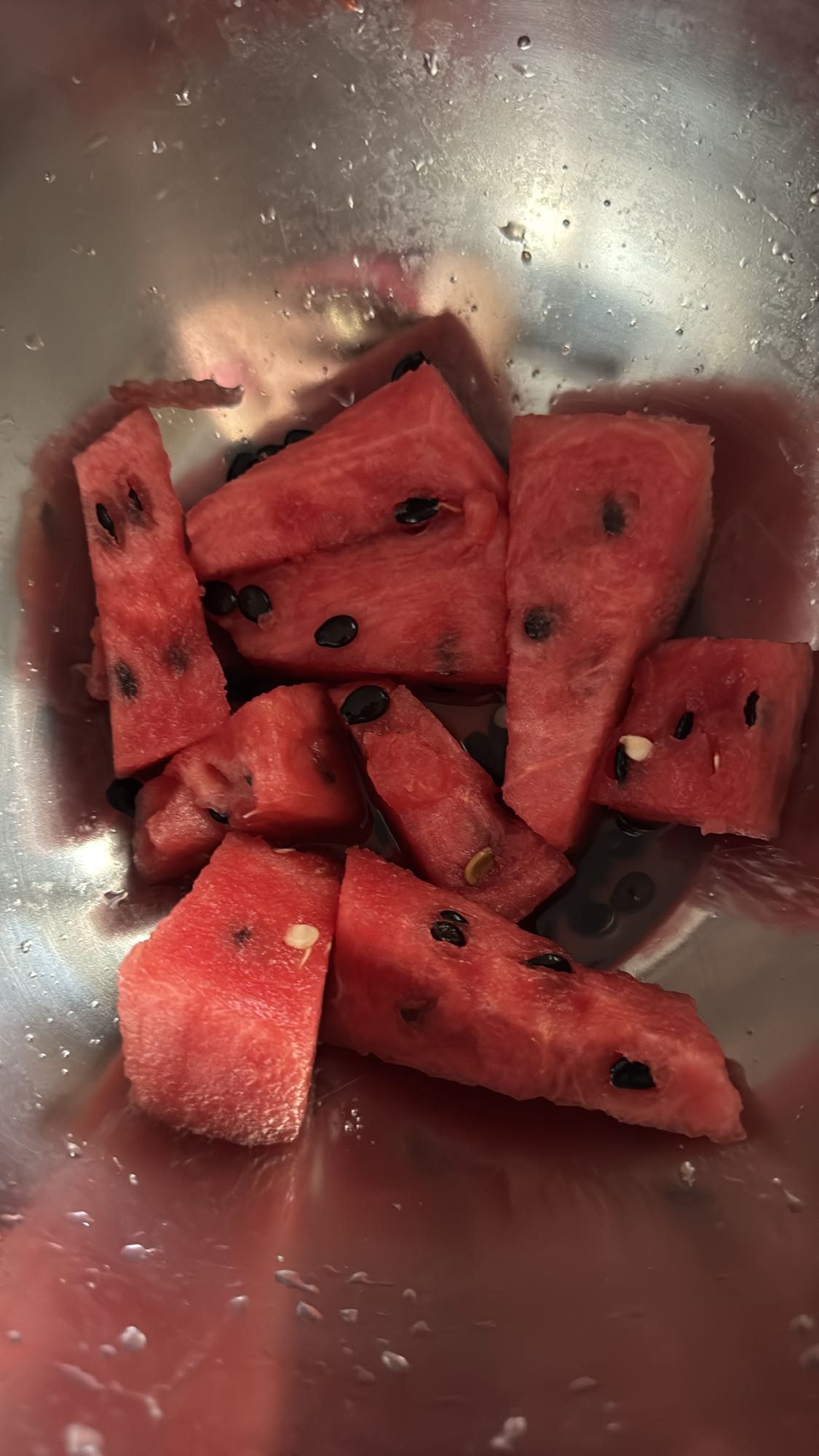 Bucăți de pepene roșu