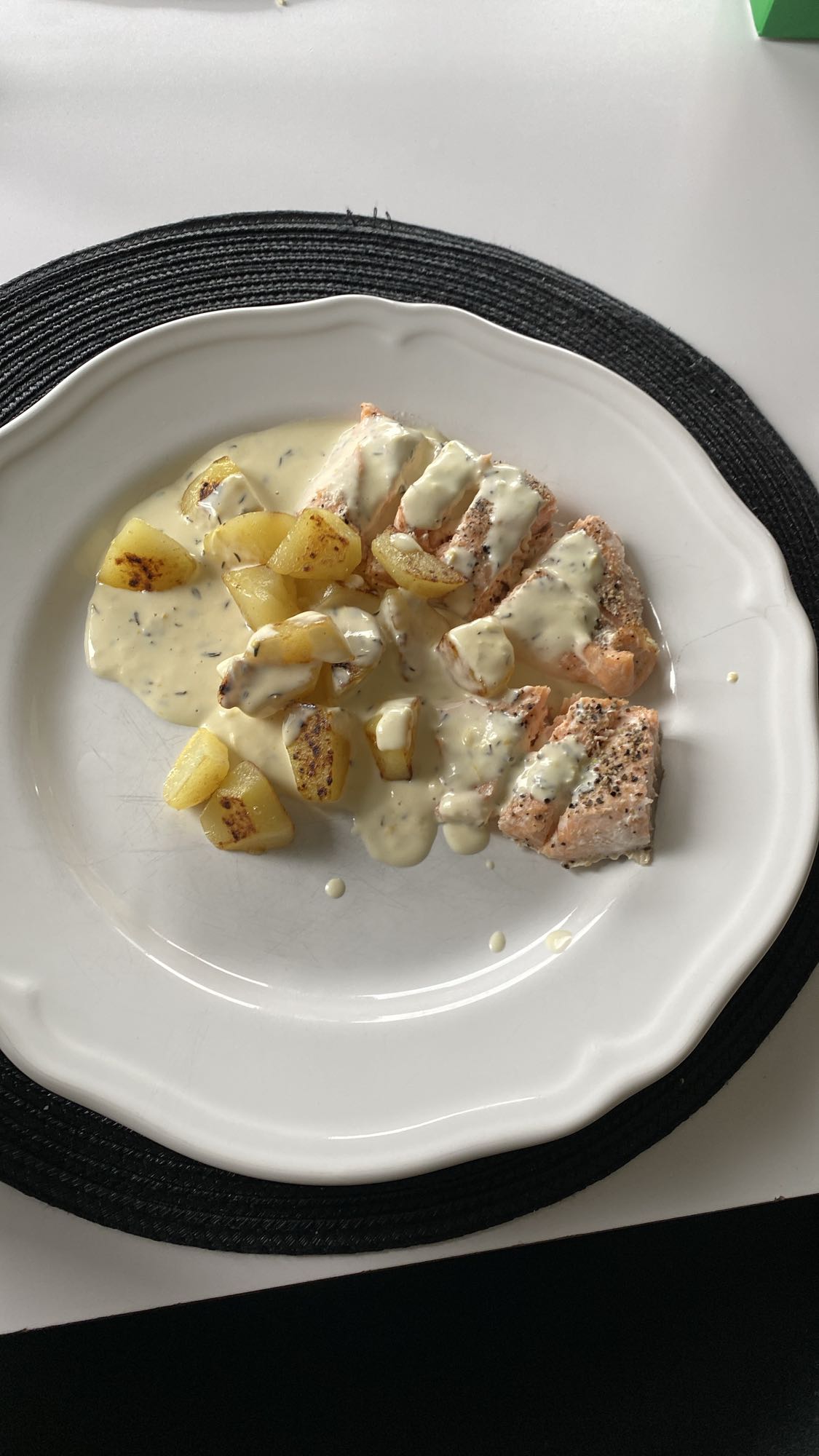 Lax med potatis och sås