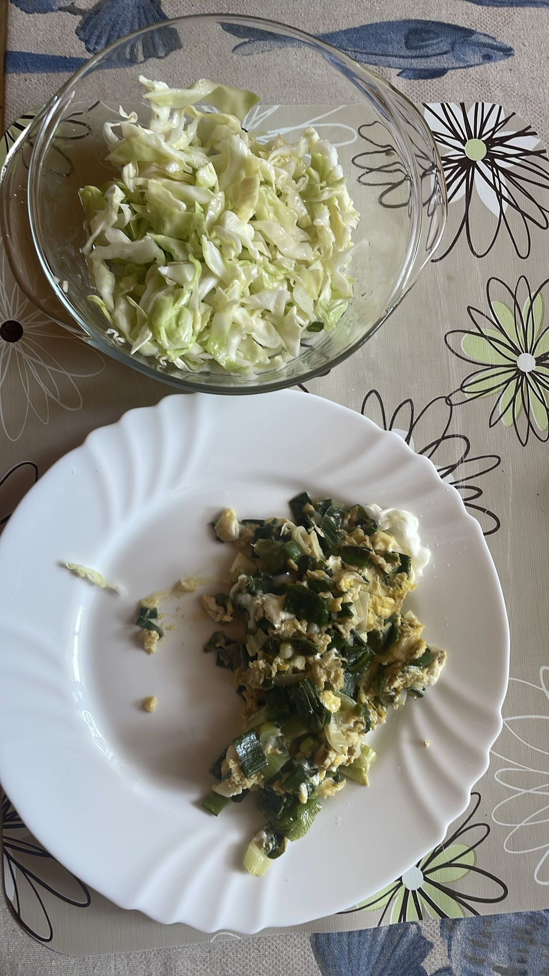 Omletă cu ceapă și varză