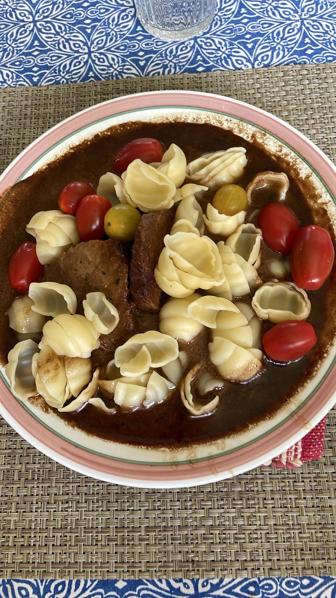 Pasta med köttgryta