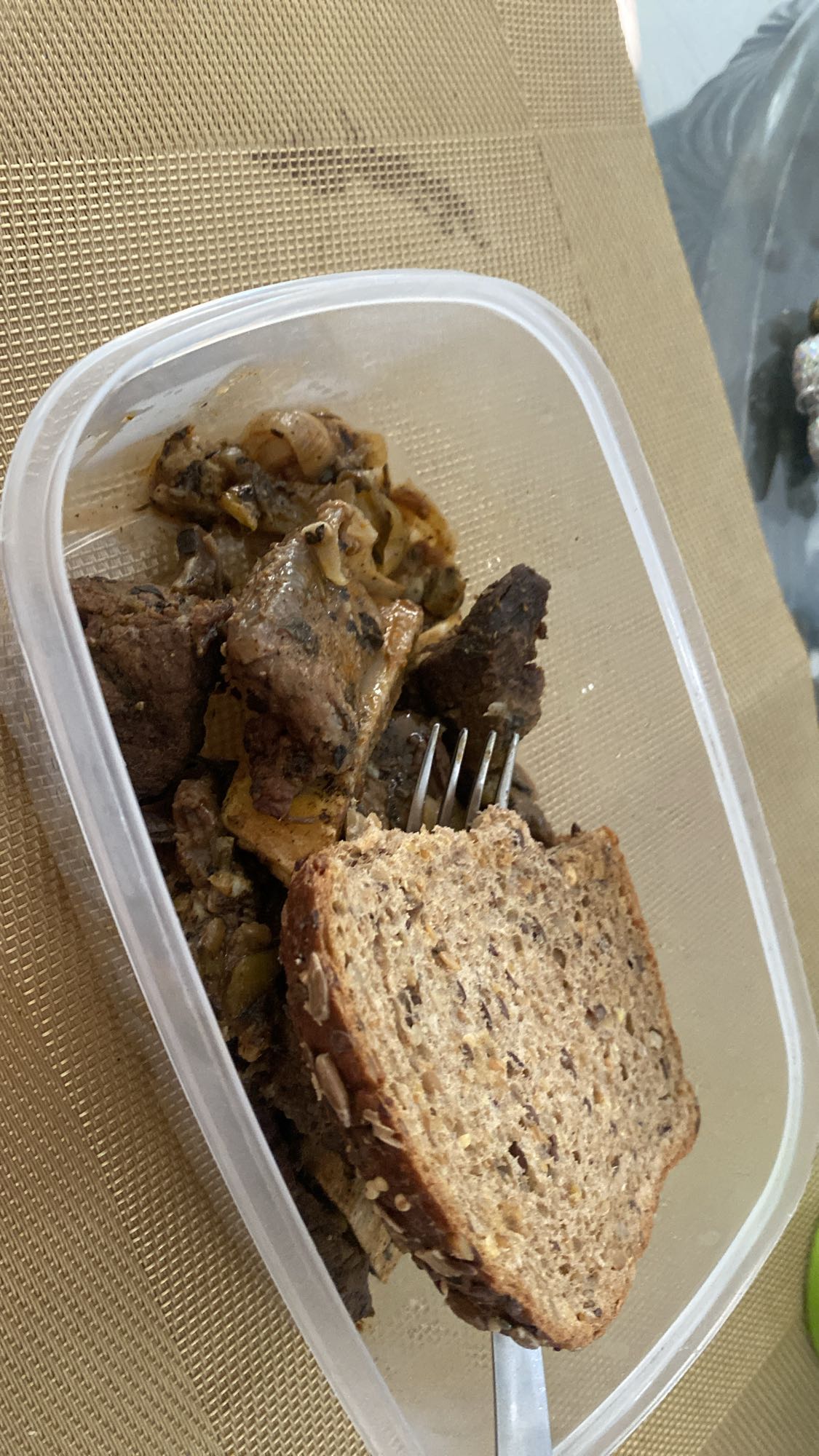 carne con pan integral