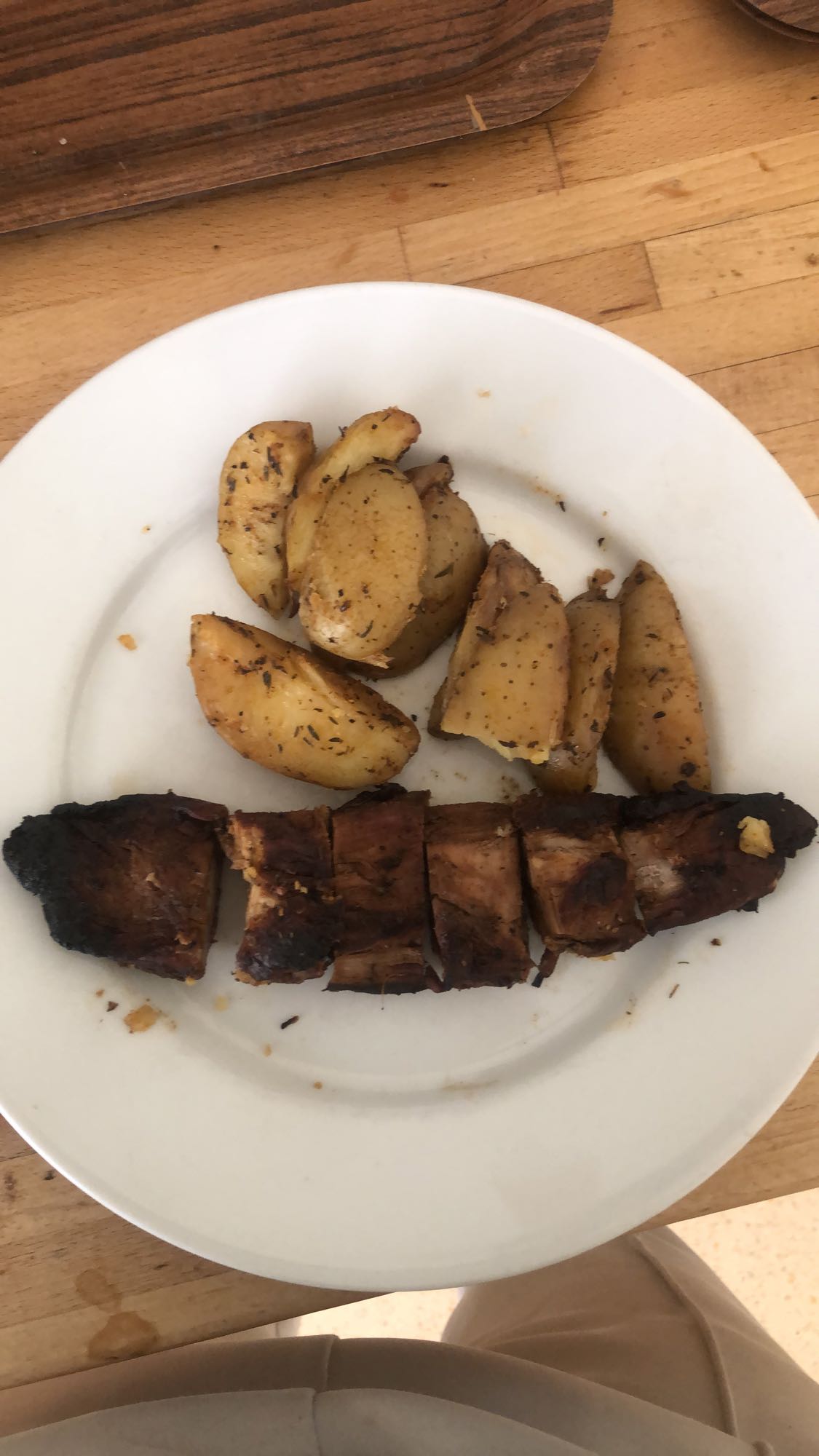 Potatis och grillad köttbit