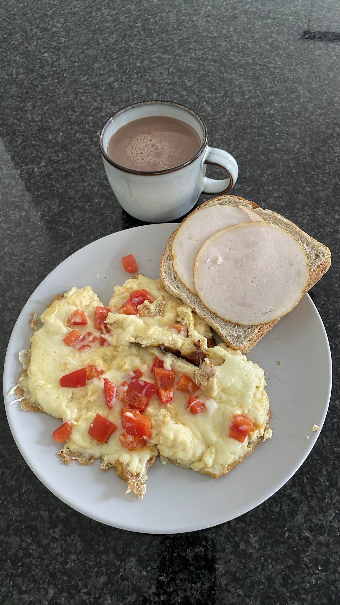Kaasomelet met toast