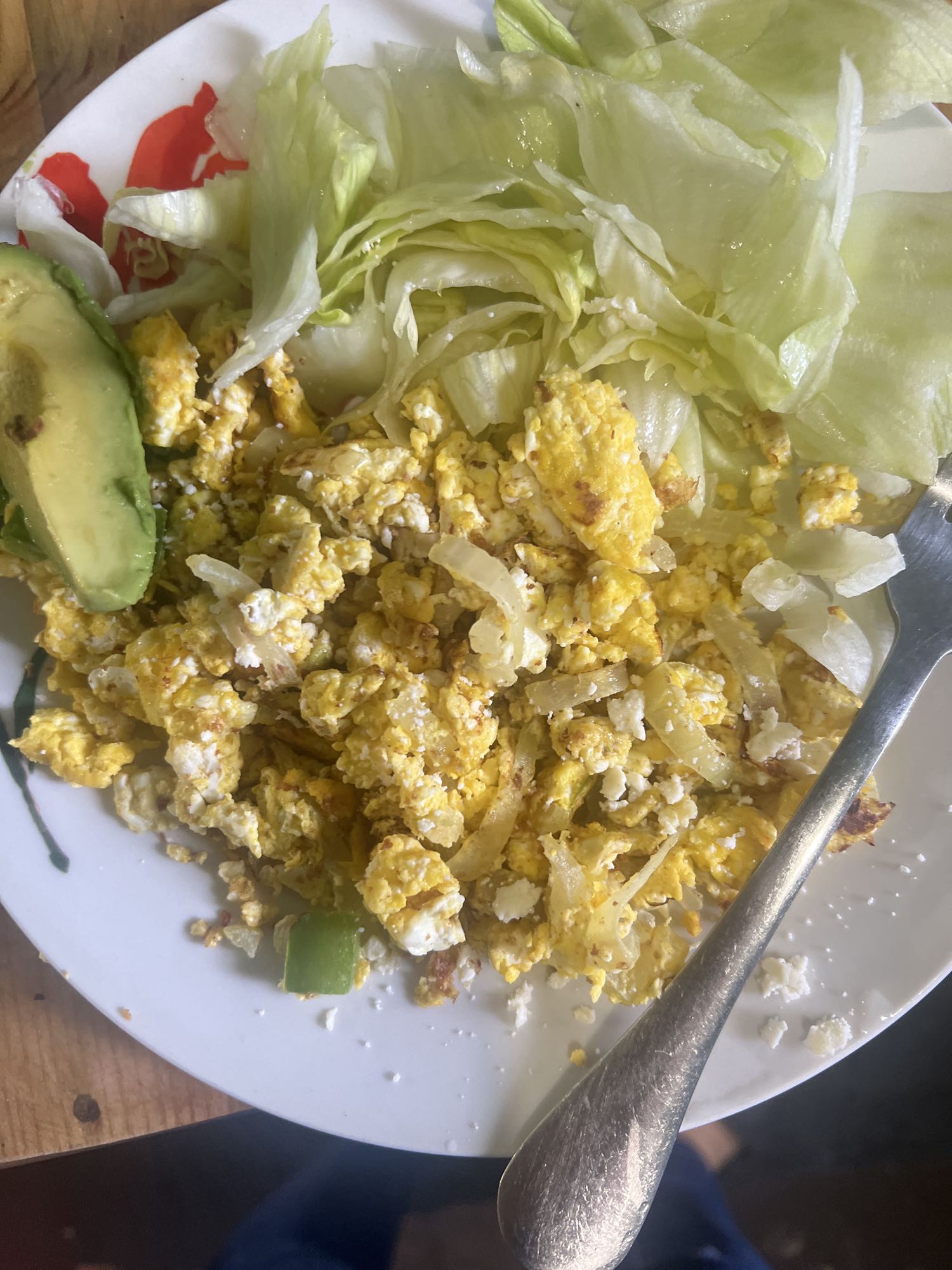 Huevos con ensalada