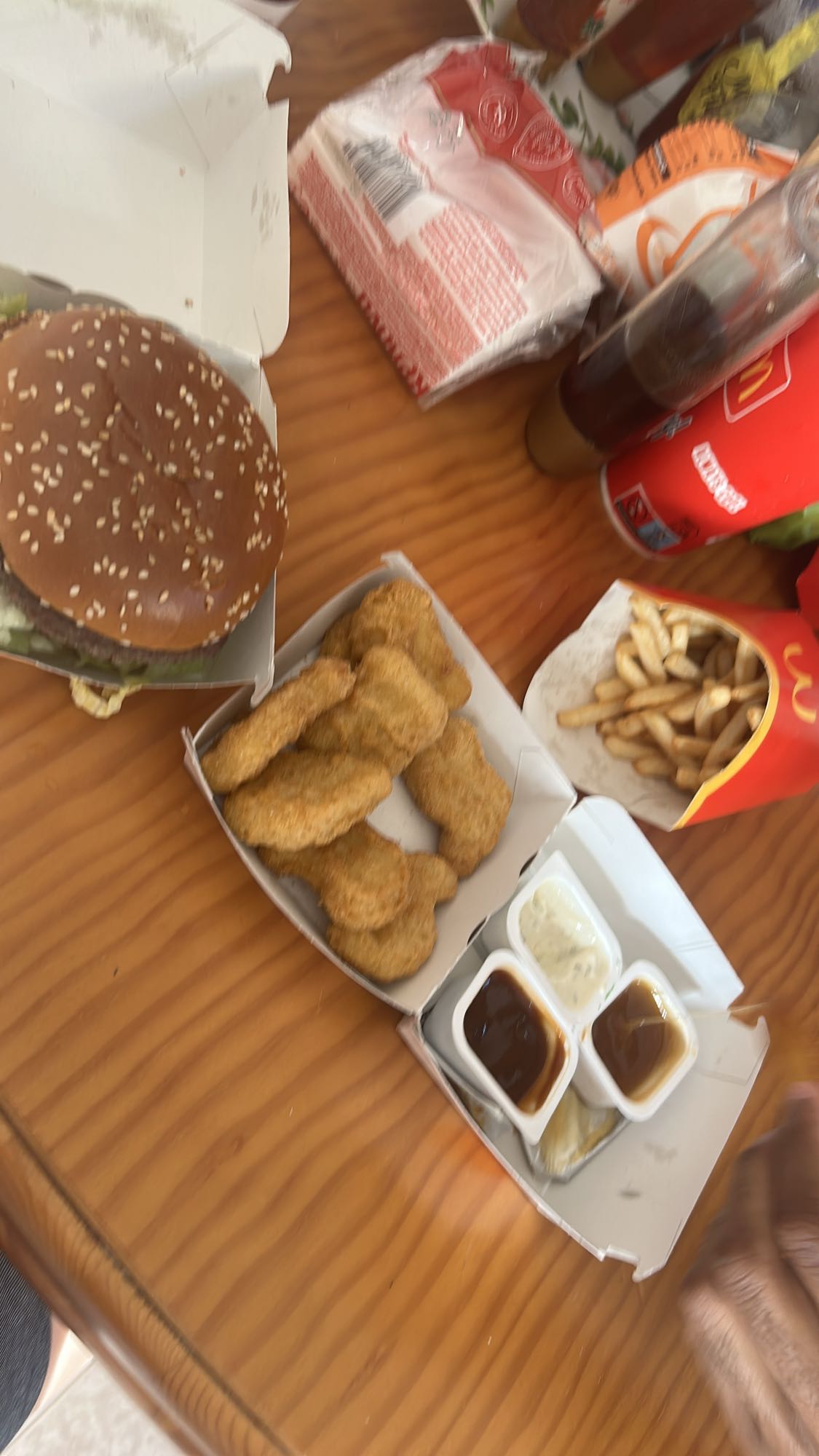 combo hamburguesa y nuggets