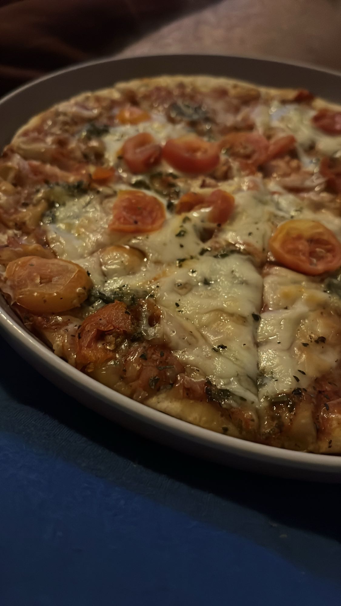 Tomaten-Käse-Pizza