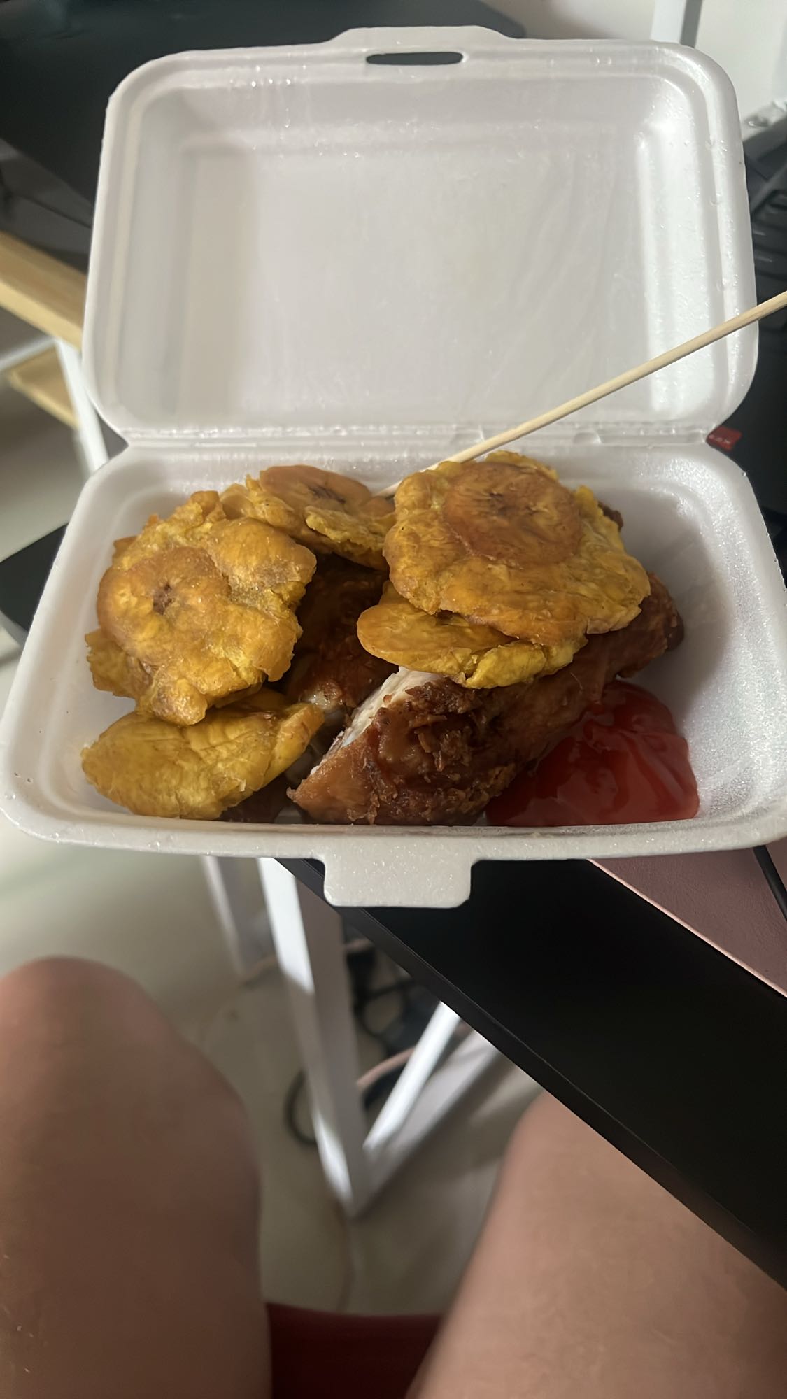 Fried chicken with tostones