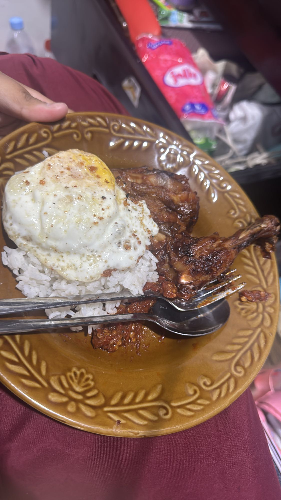 Nasi ayam goreng telur