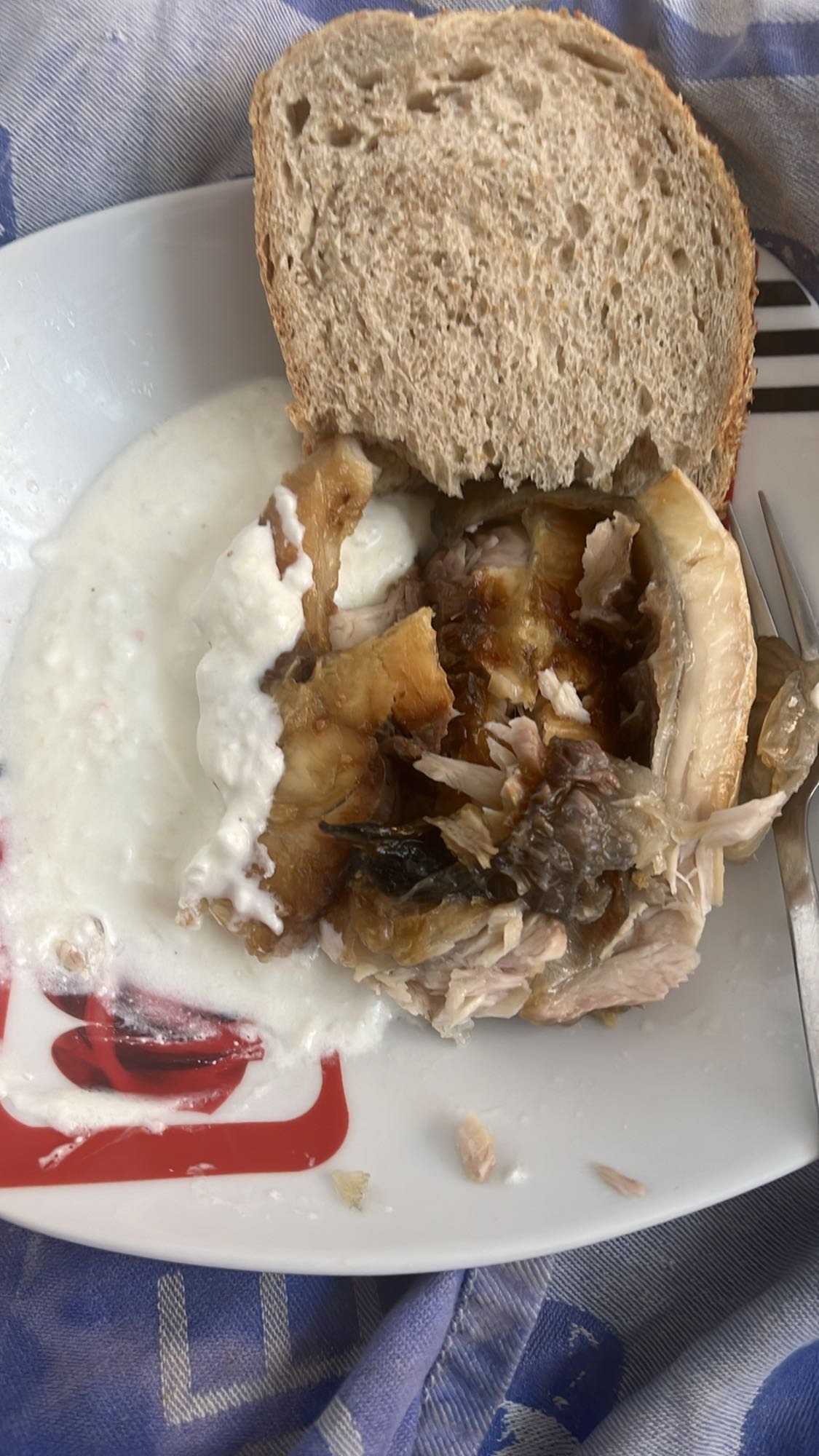 Pui cu pâine și sos alb