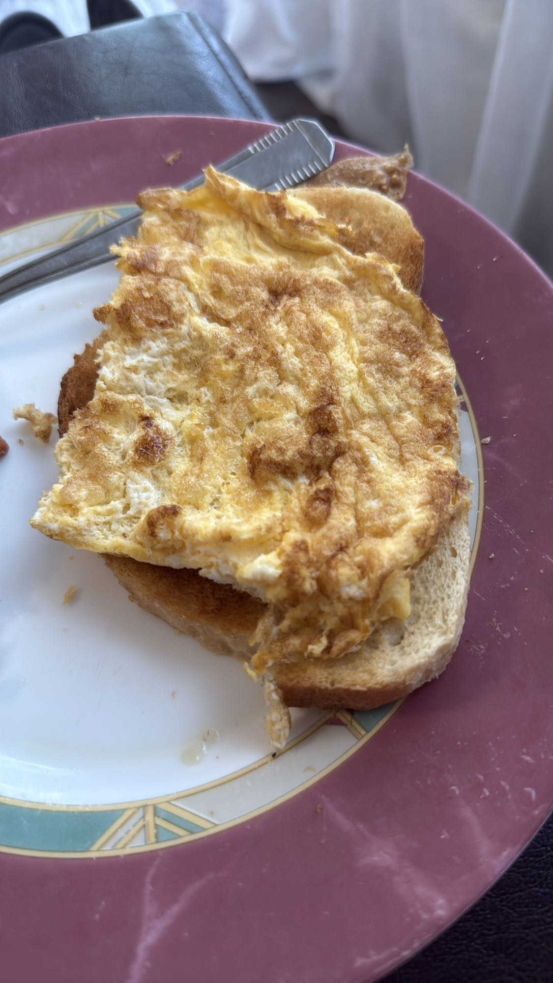 Omletă pe pâine prăjită