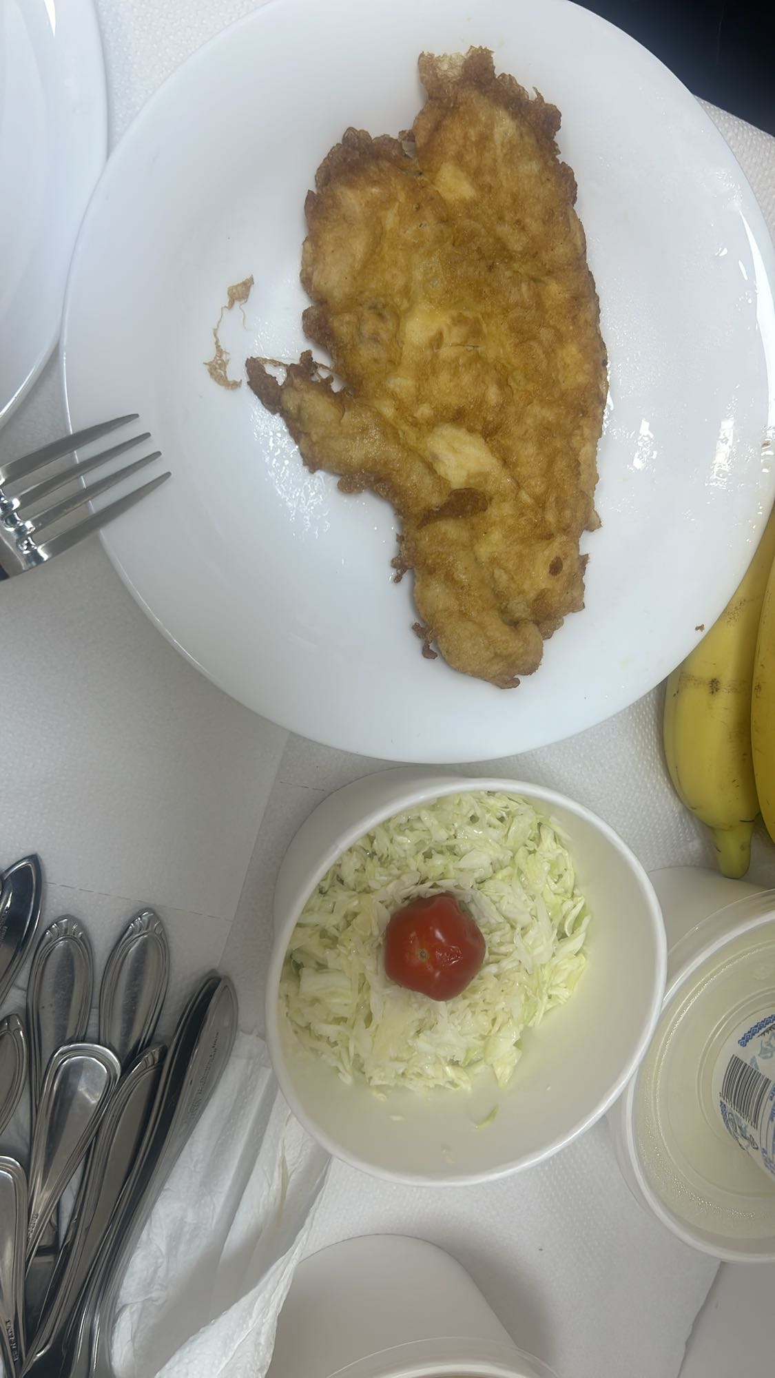 Șnițel cu salată de varză