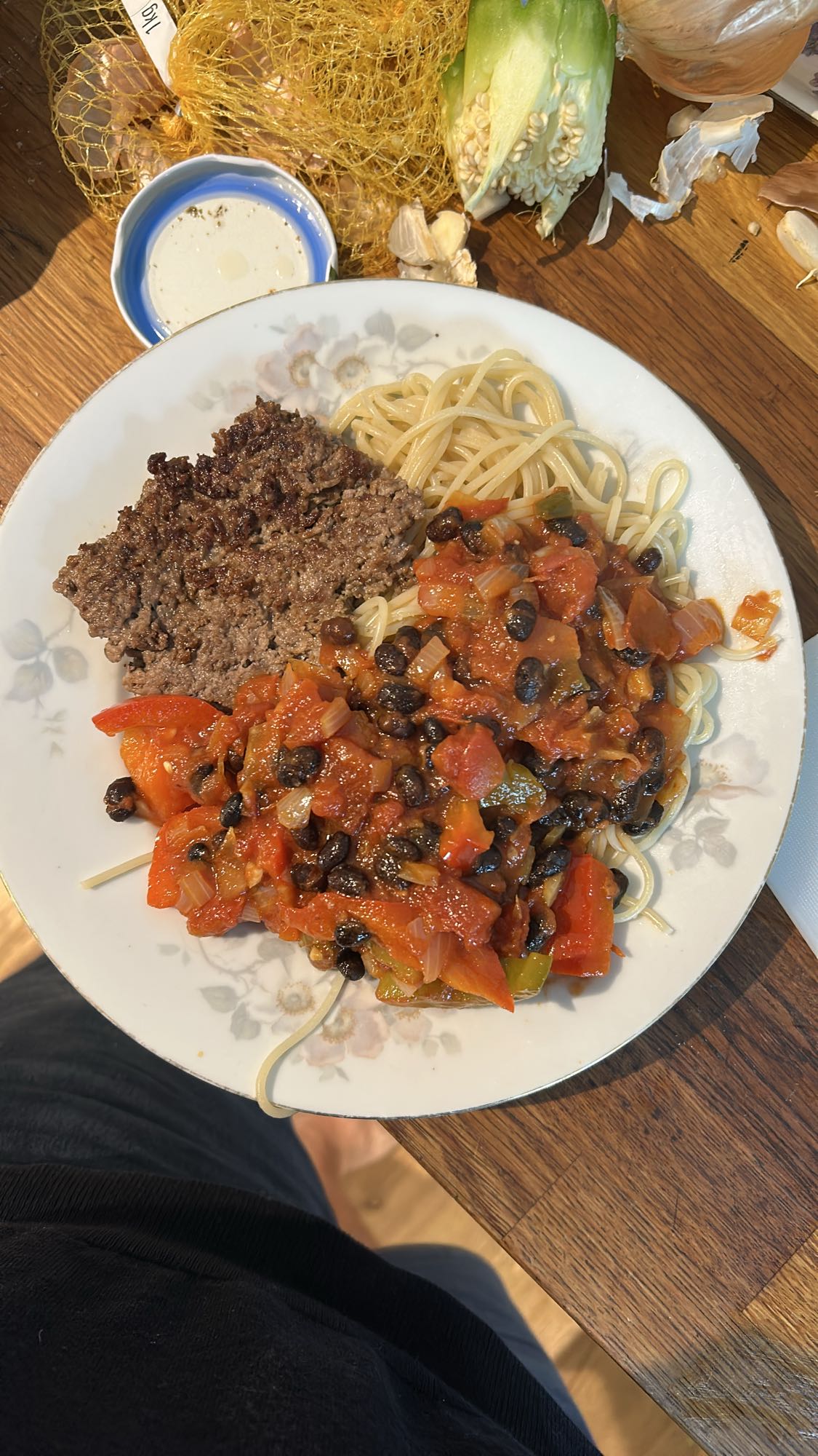 Pasta med kött och bönor