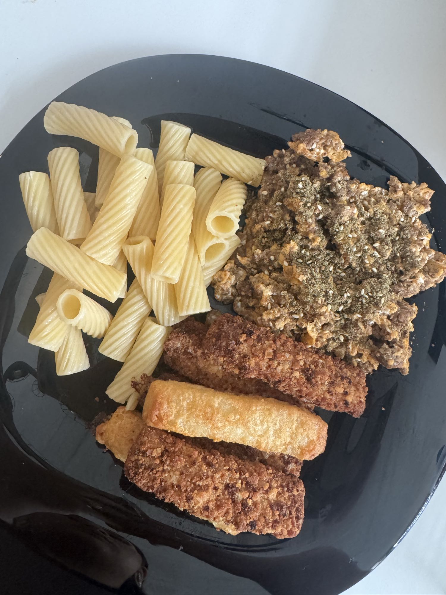 Nudeln, Köfte und Fischstäbchen