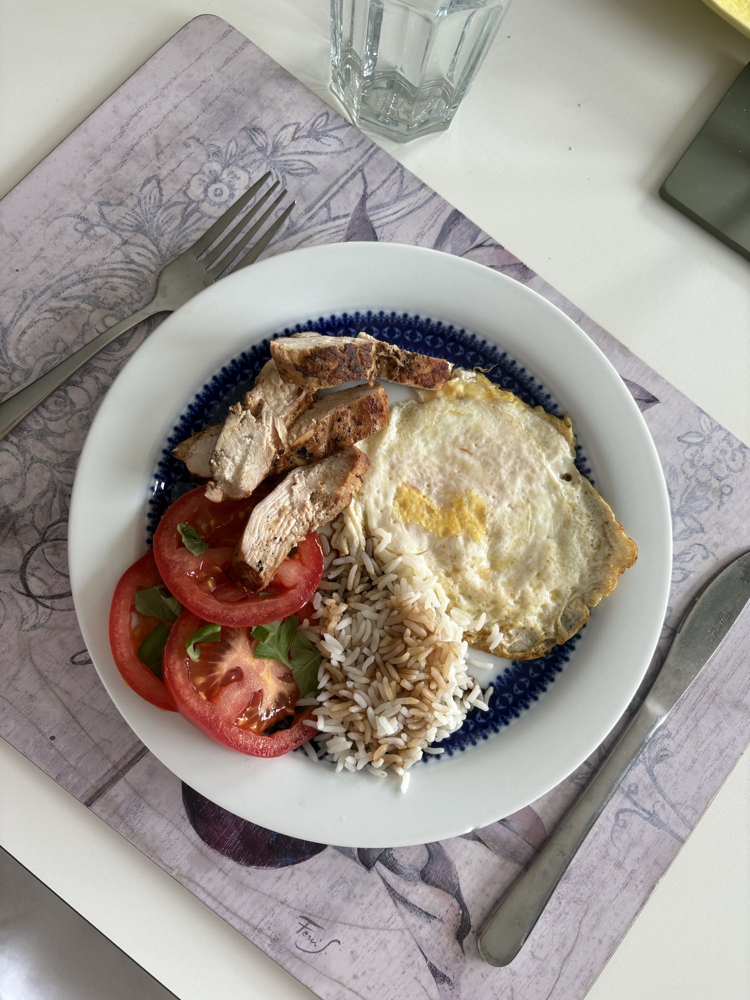 Kyckling med ris och ägg