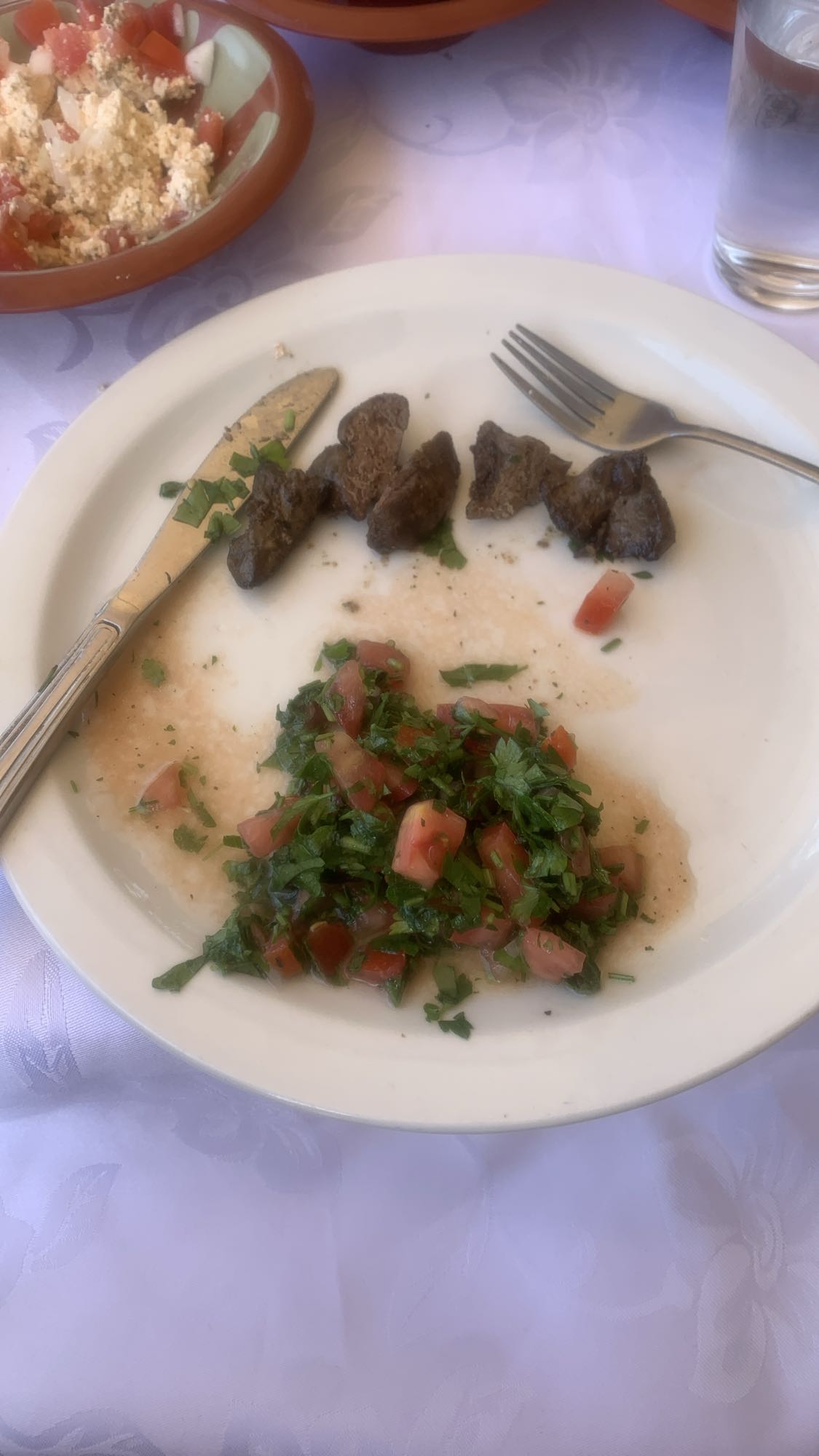 Grilled liver with salad