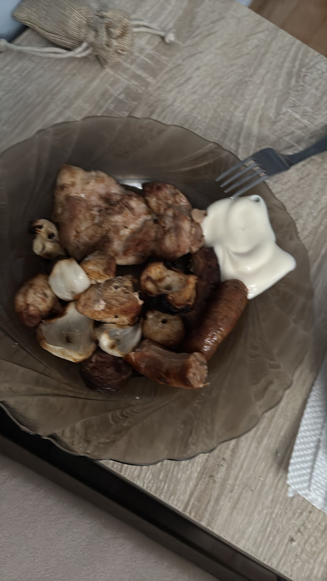 Grillezett hús, kolbász, gomba, majonéz