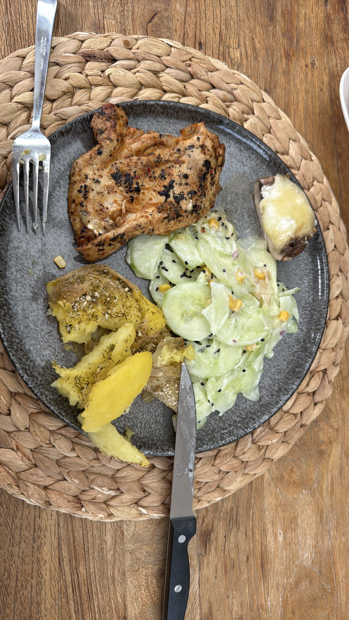 Gegrilltes Hähnchen und Gemüse