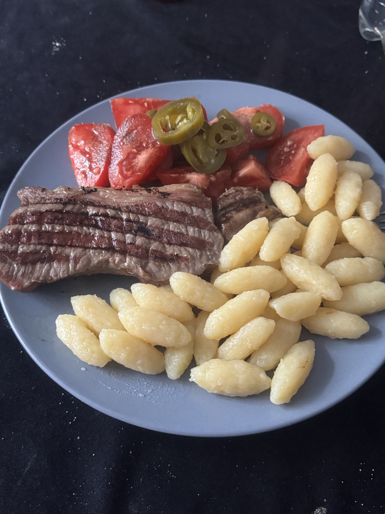 Stek z gnocchi i warzywami