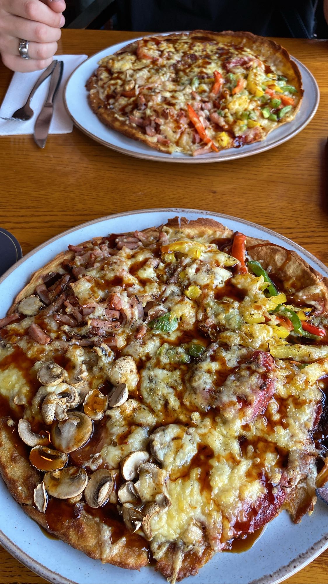 Groente en vlees pizza