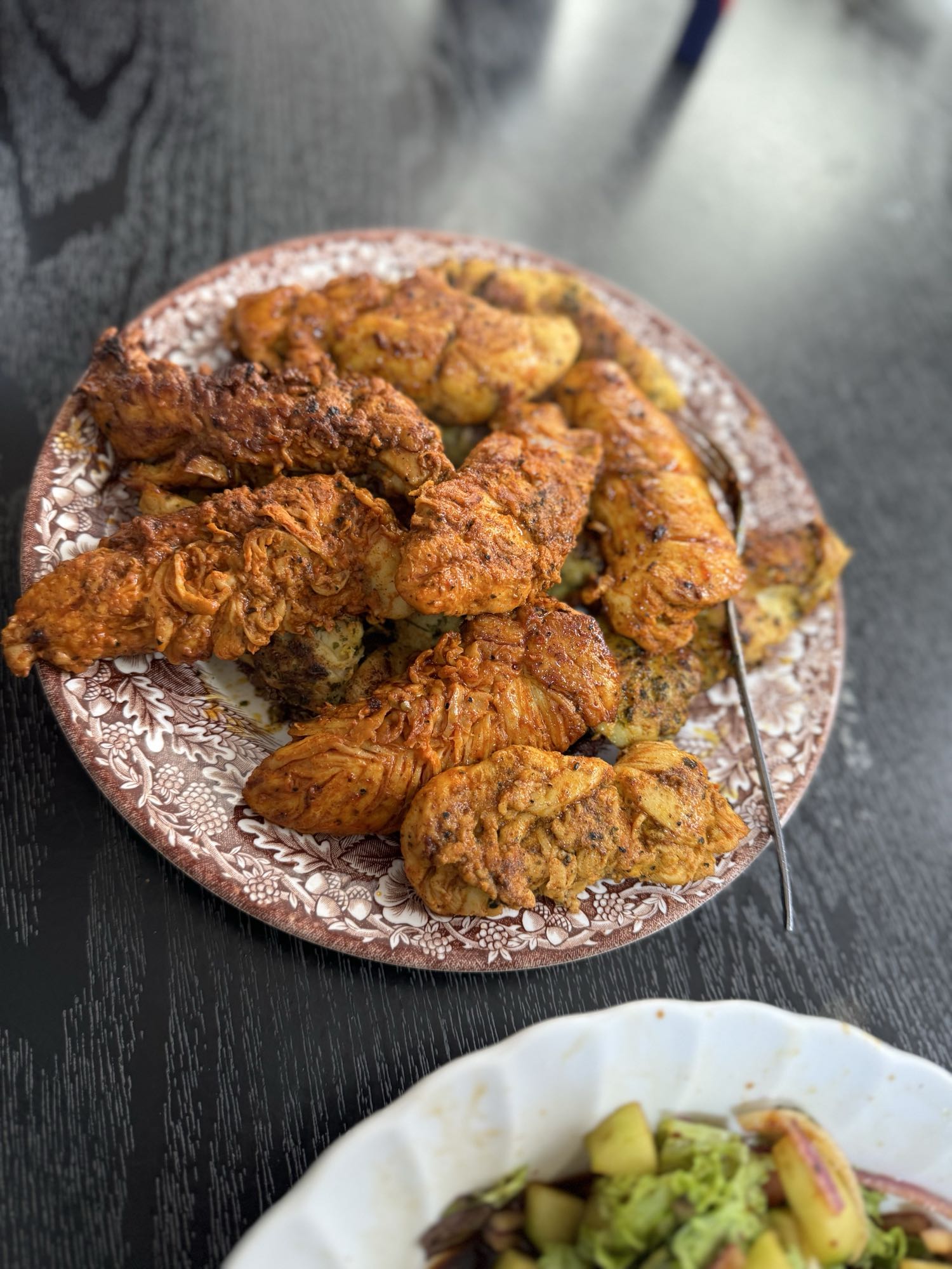 Gegrilde kipspiesjes met salade