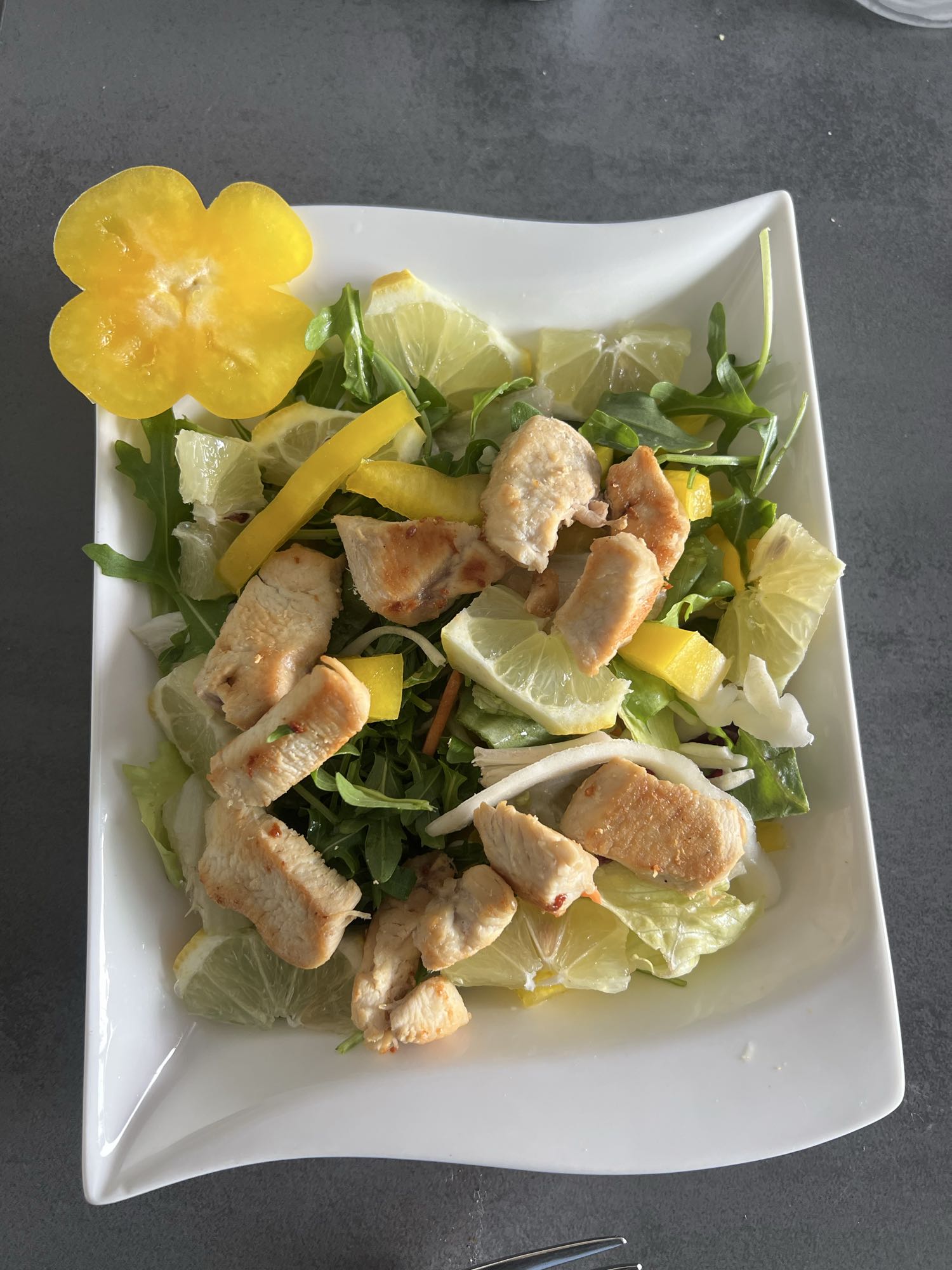 Hähnchen-Gemüse-Salat