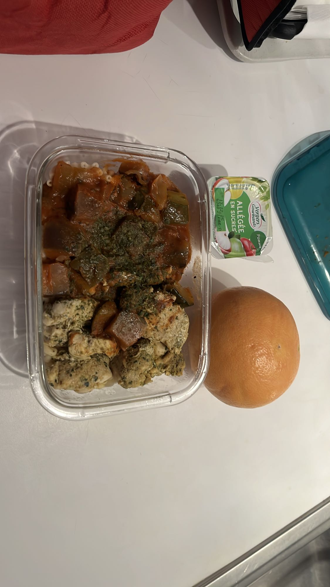 Poulet, ratatouille, pamplemousse