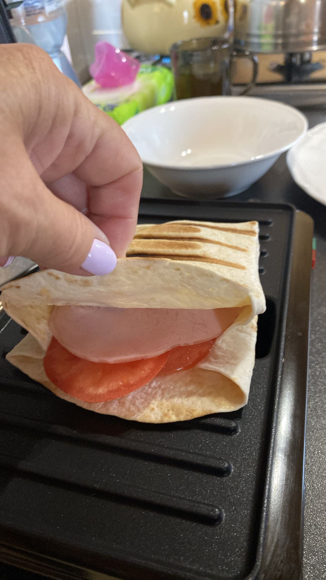 Wrap z szynką i pomidorem