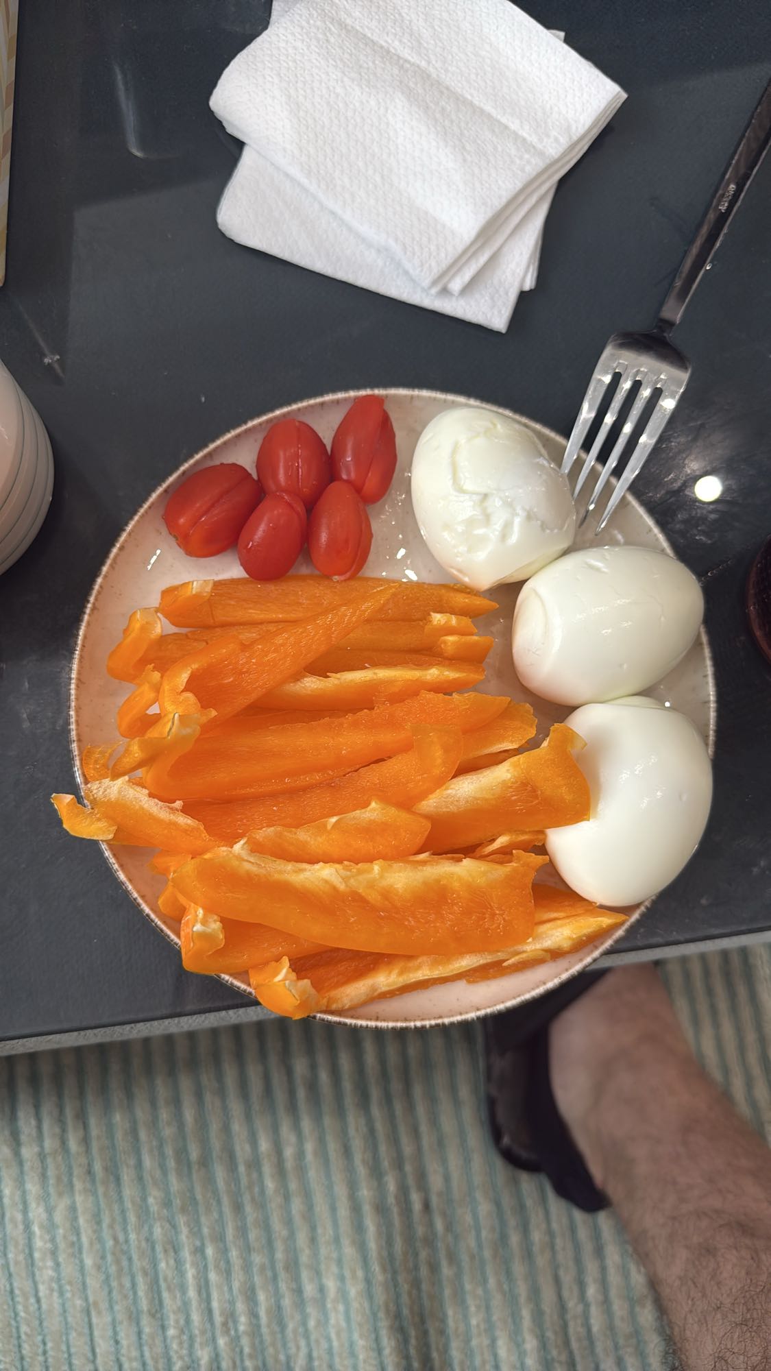 Яйца с перцем и помидорами