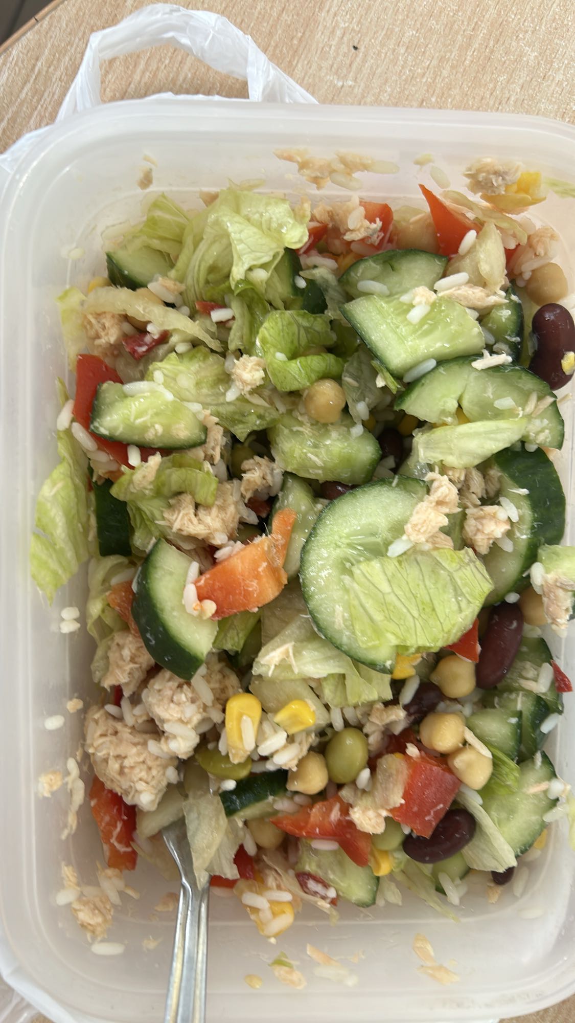 Sałatka z tuńczykiem i ryżem