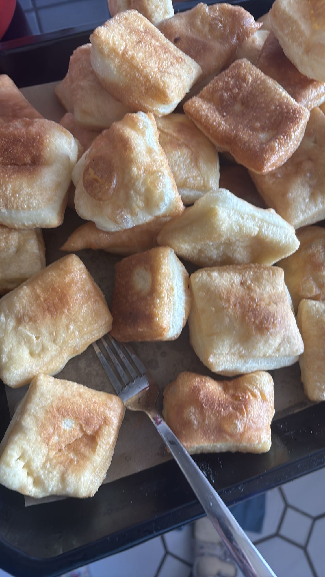 Frittierte Teigwürfel