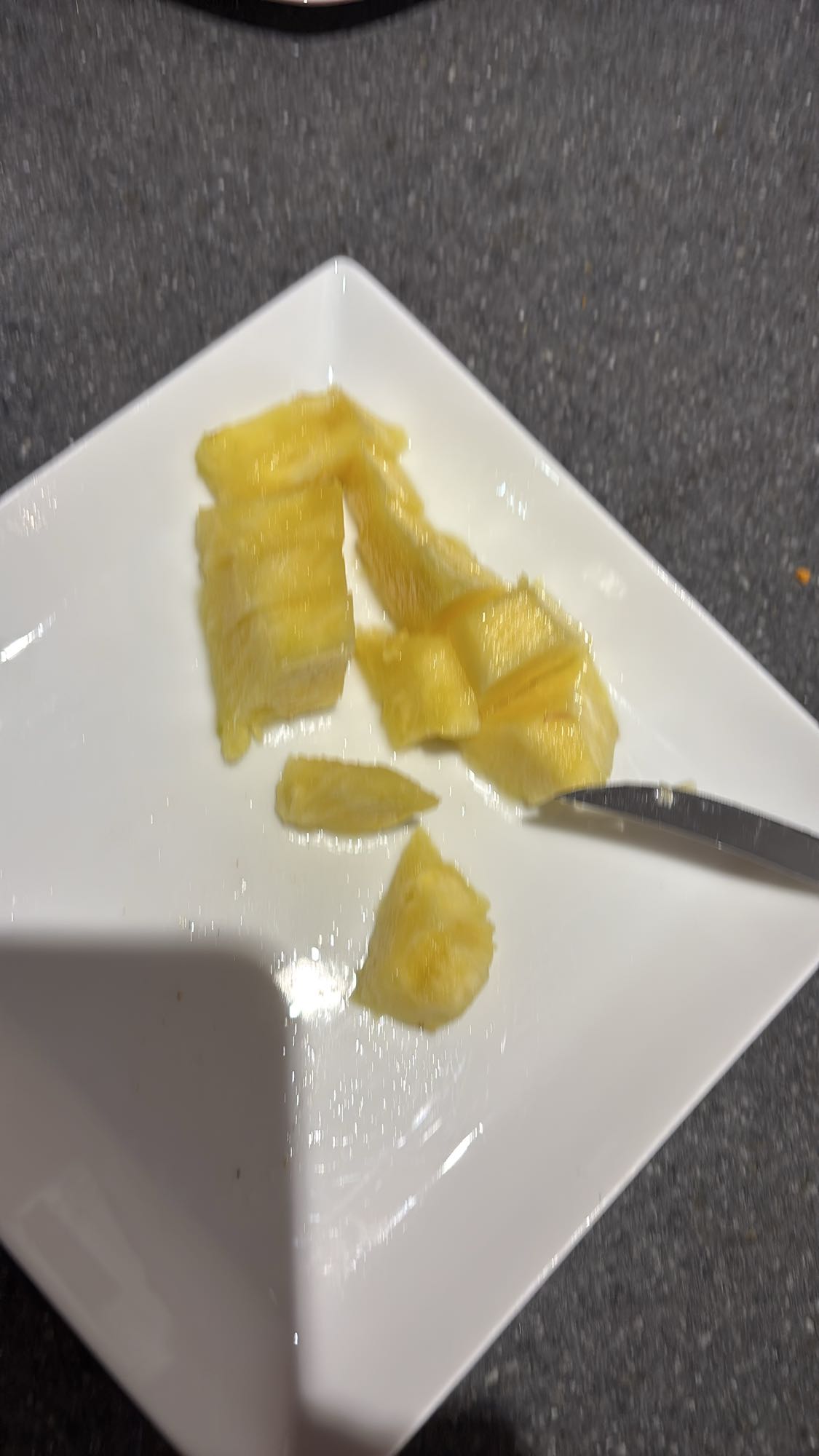 Morceaux d'ananas frais