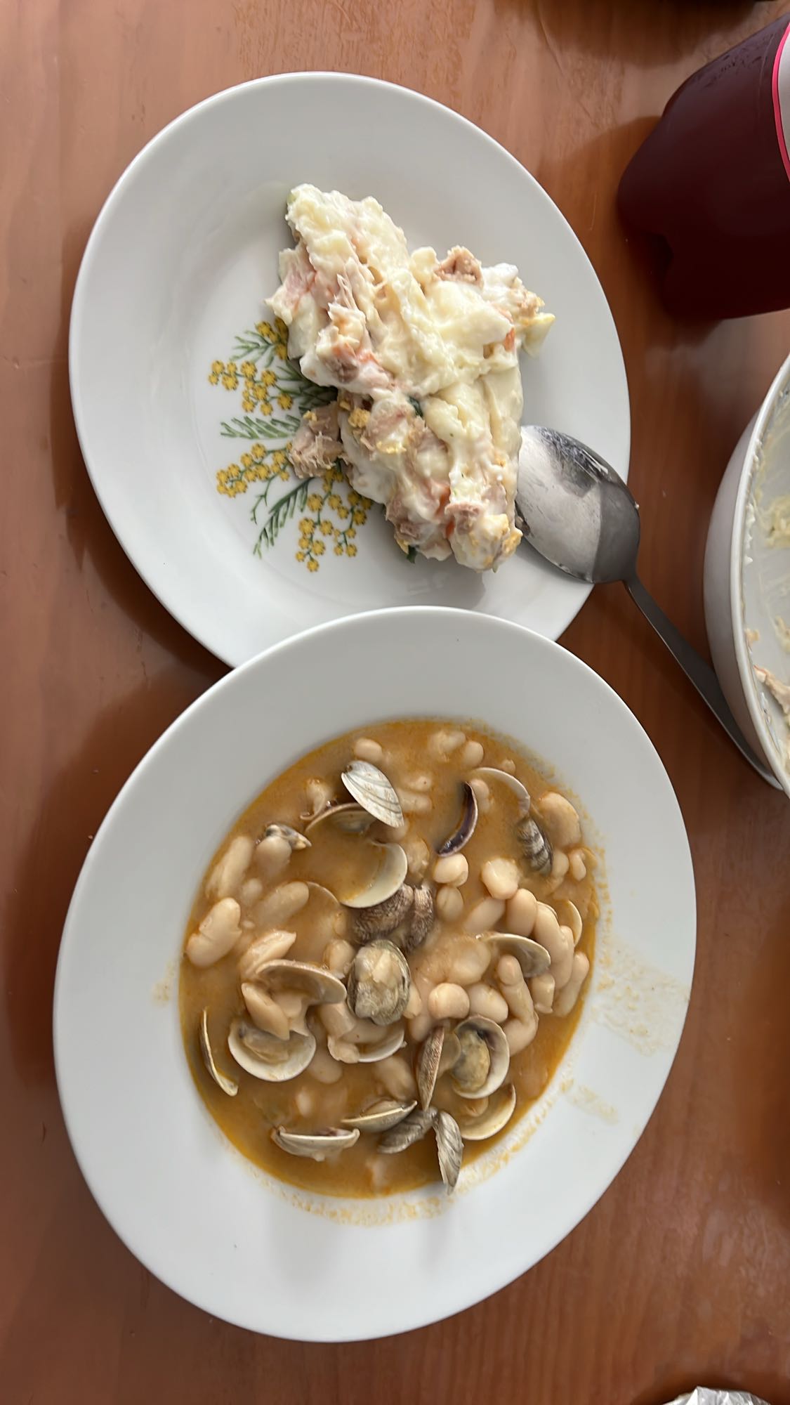 Ensaladilla y alubias con almejas