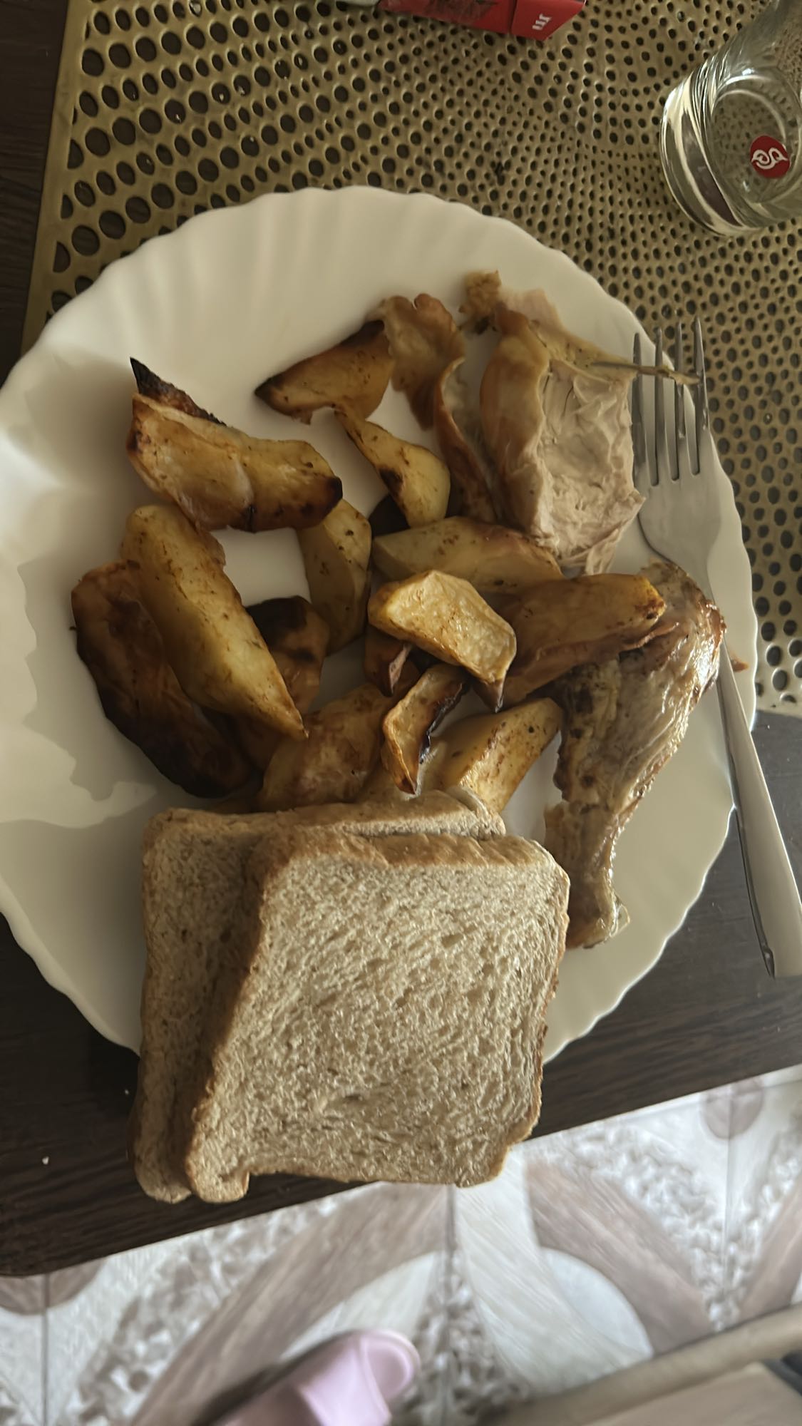 Pui cu cartofi și pâine