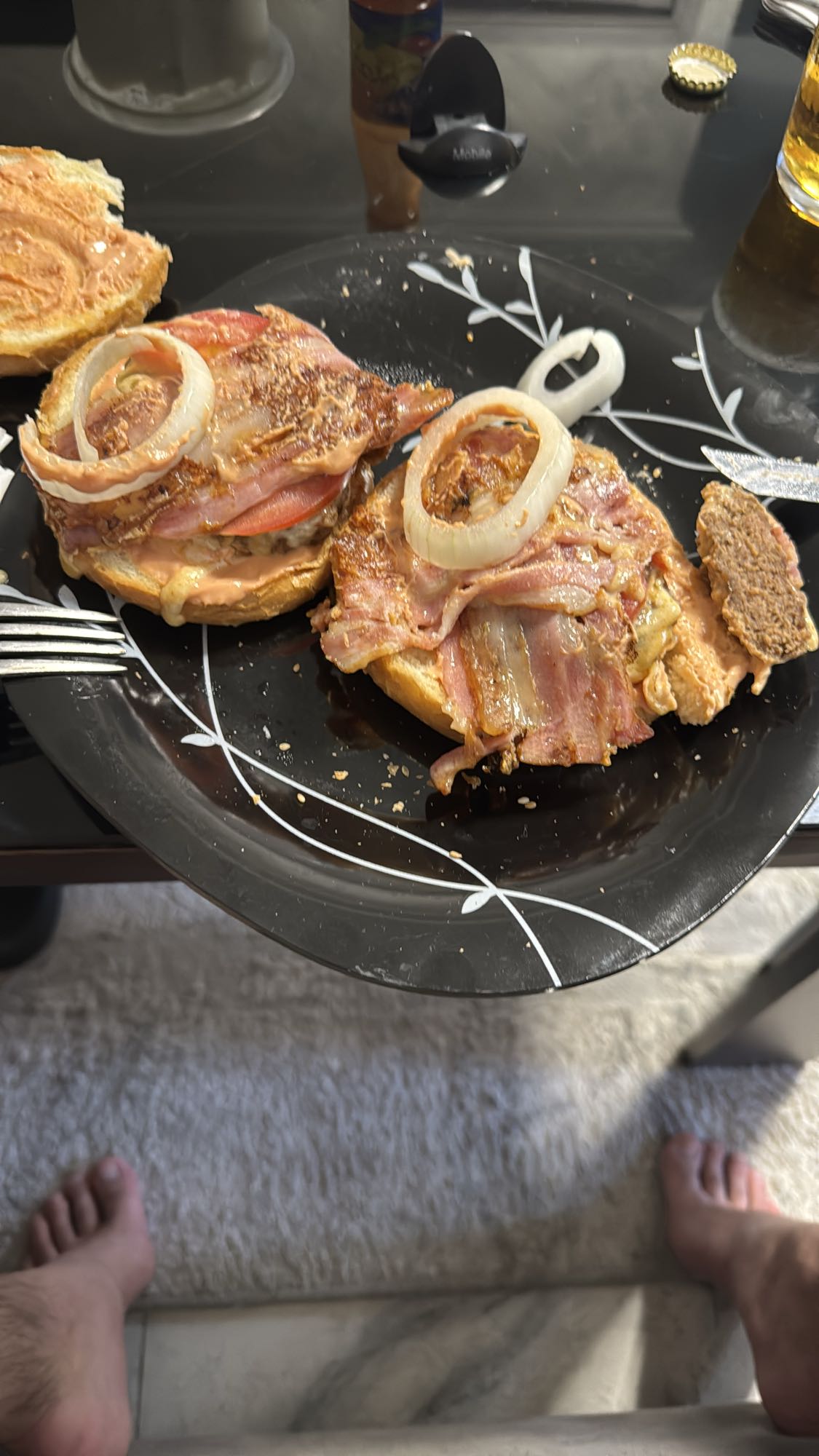 бекон-бургер с луком