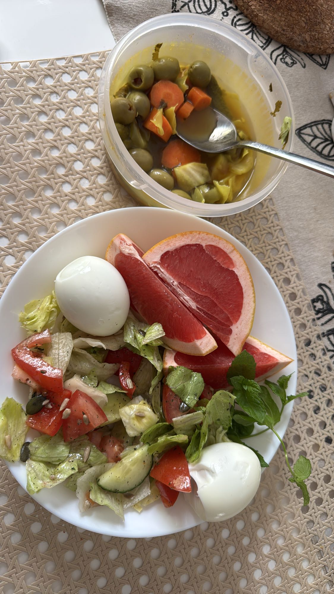 Ägg och grönsakstallrik