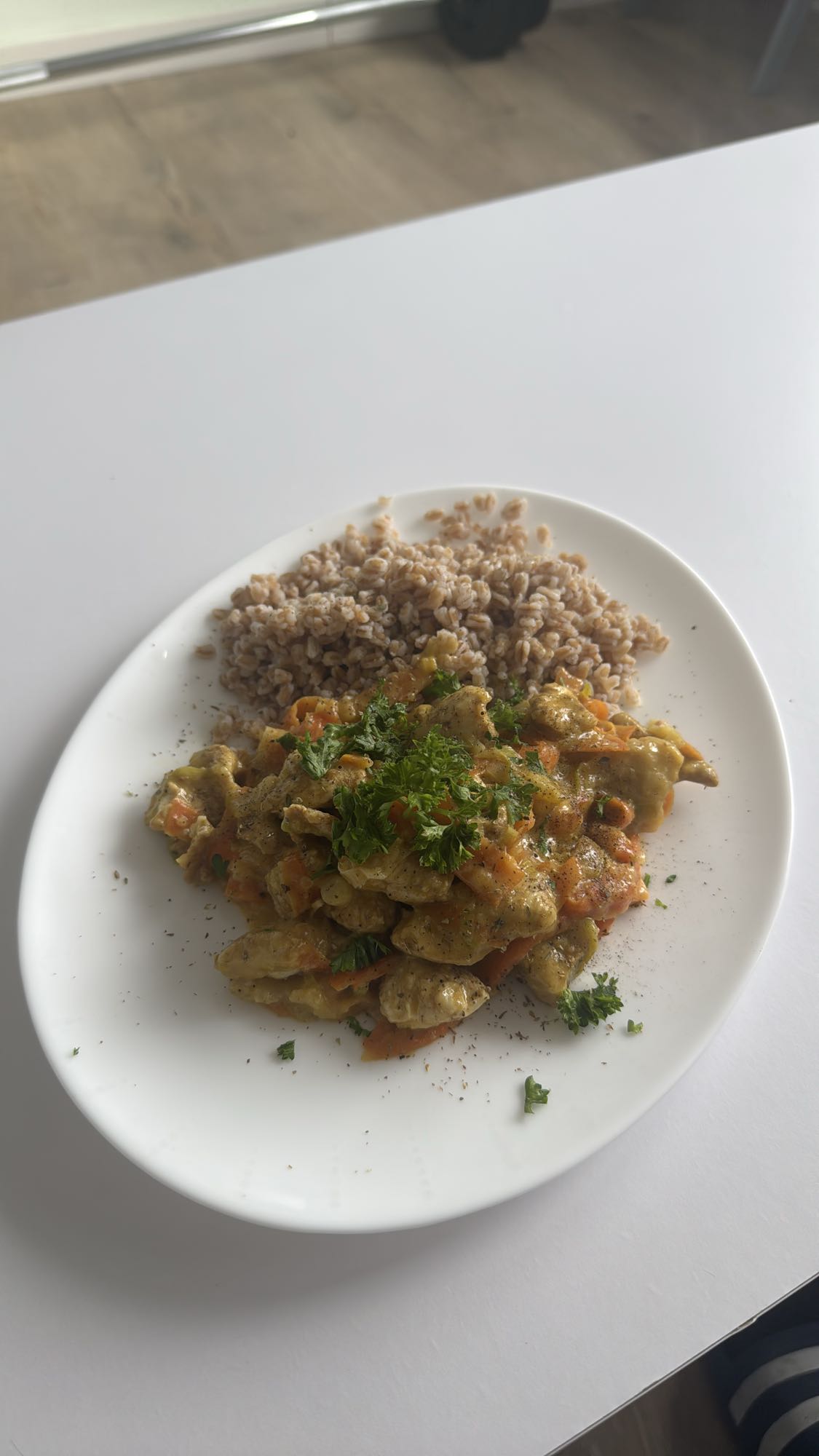 Kurczak z kaszą i warzywami