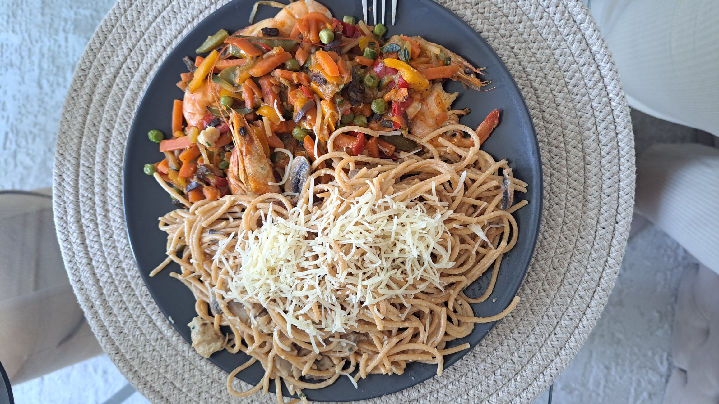 Pâtes aux crevettes et légumes