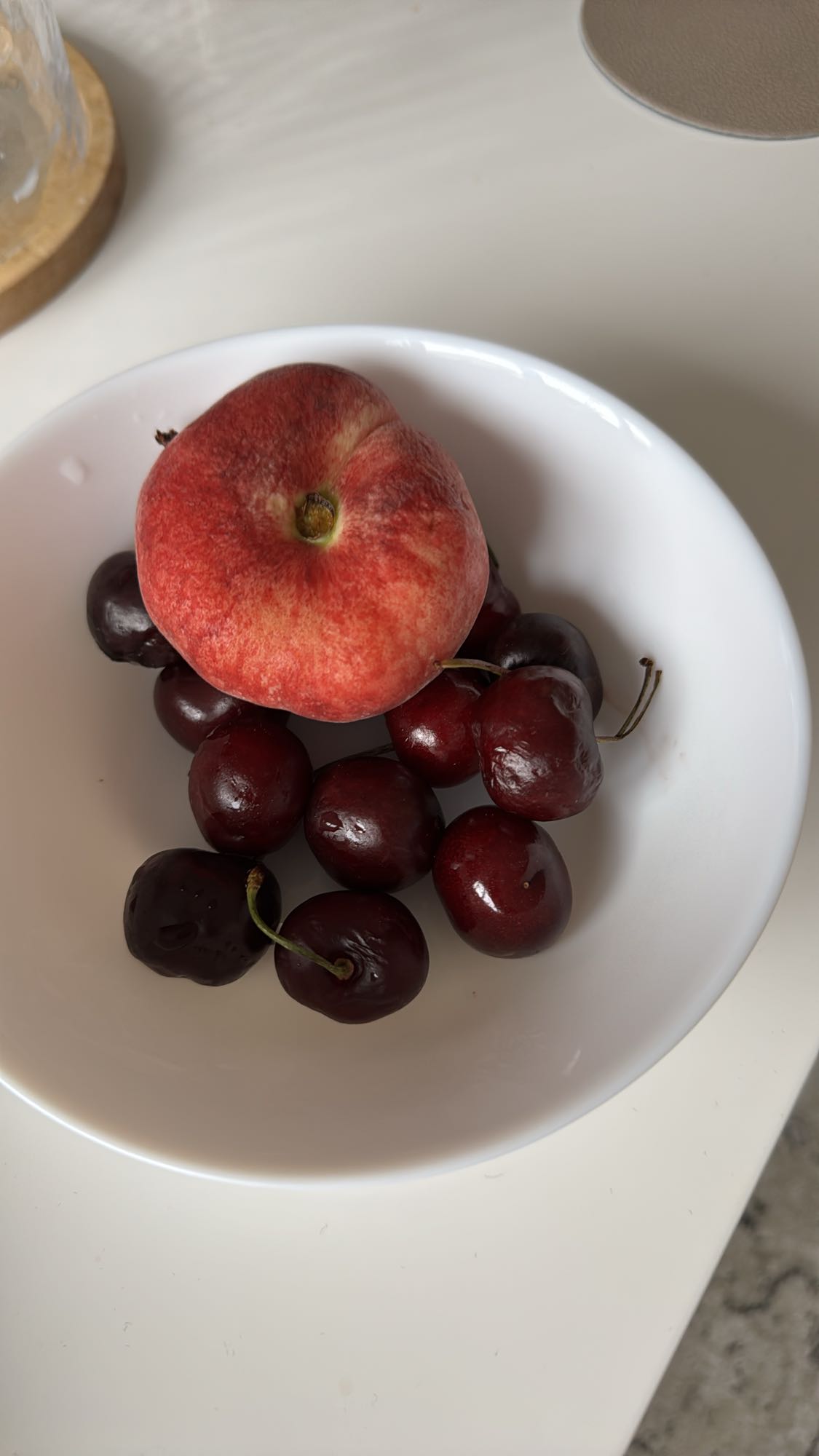 Persik och körsbärsskål