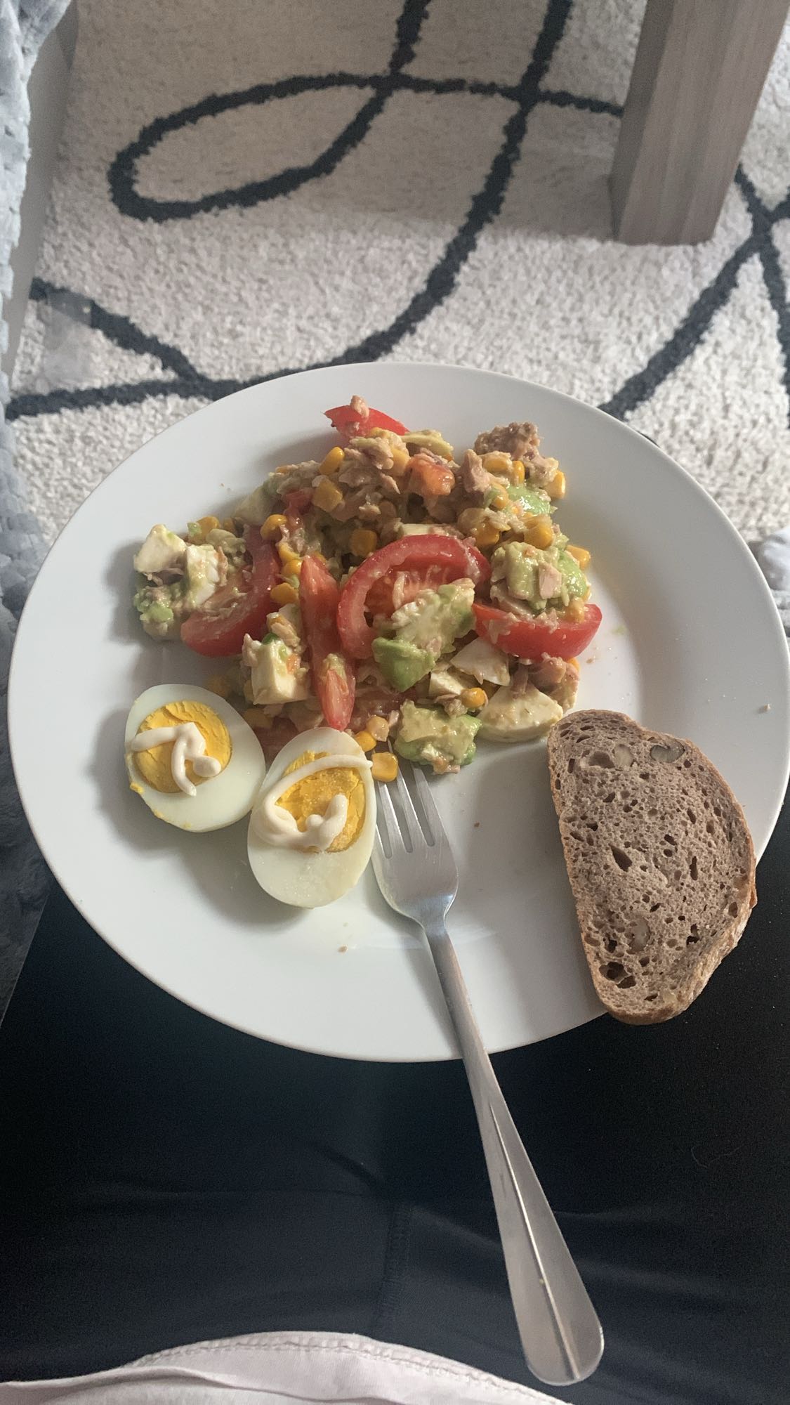 Salade thon avocat œuf mozzarella