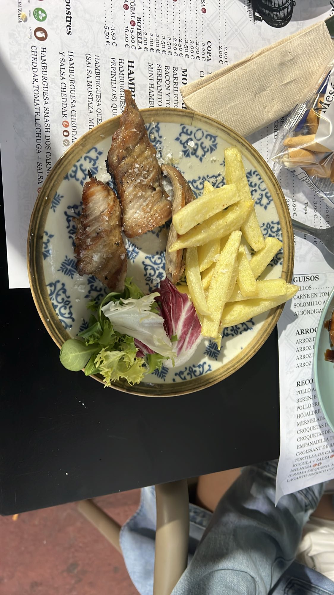 Pescado con papas fritas