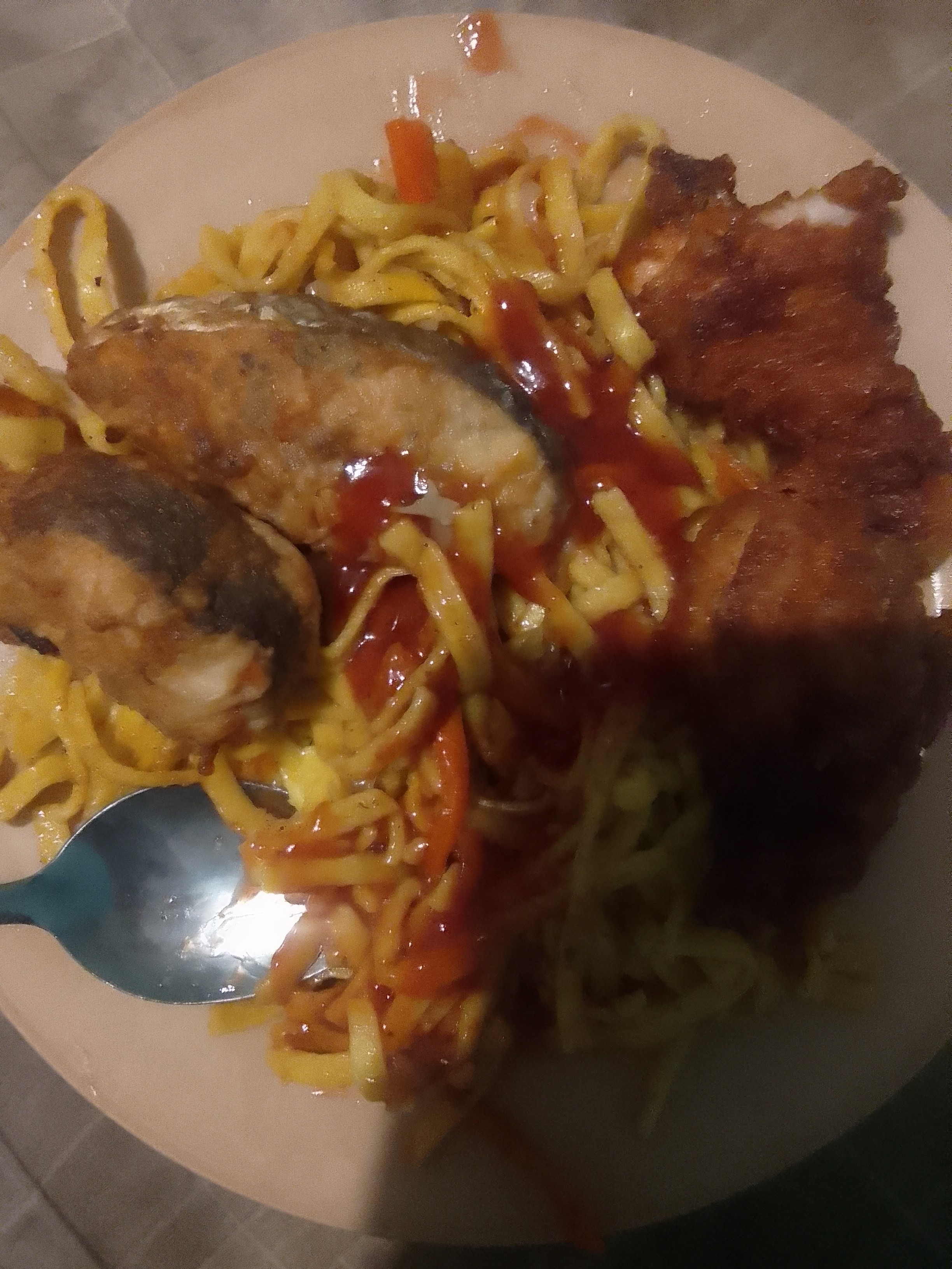 Fried fish with noodles