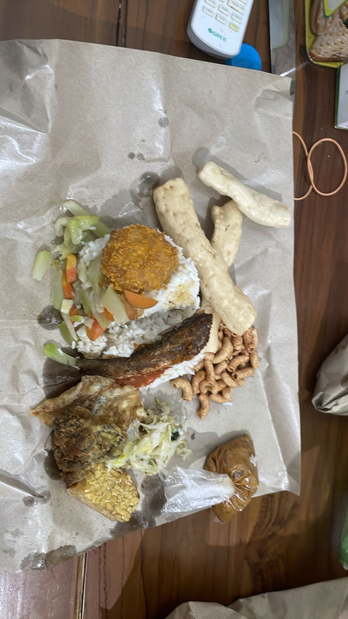 Nasi campur lauk goreng