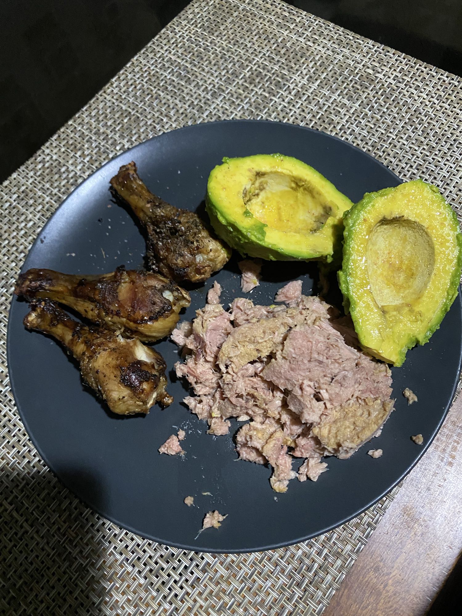 Pollo, atún y aguacate