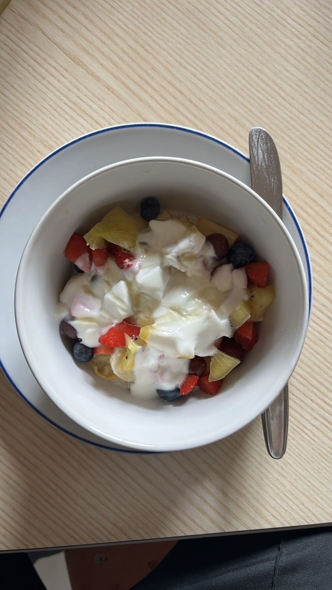 Iaurt cu fructe proaspete