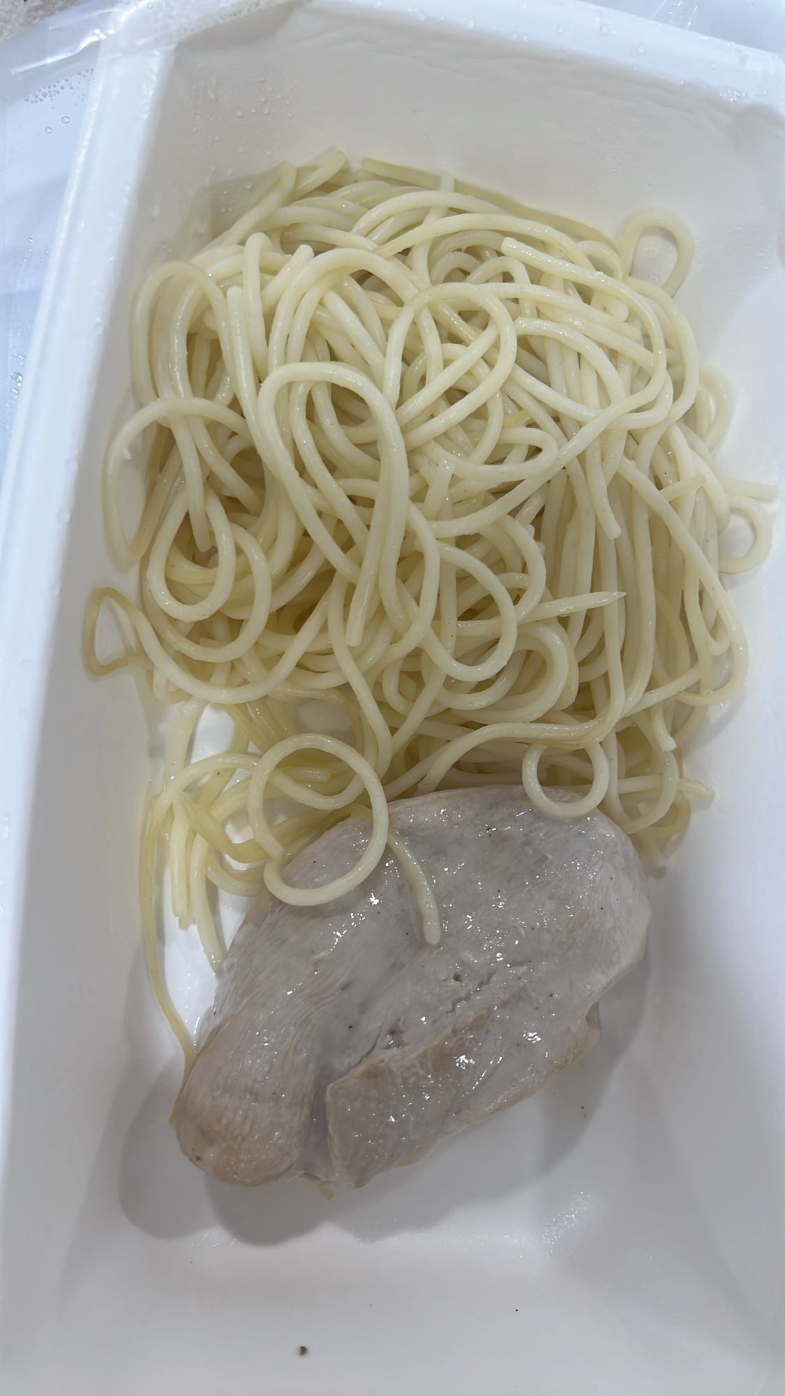 Poulet et spaghetti